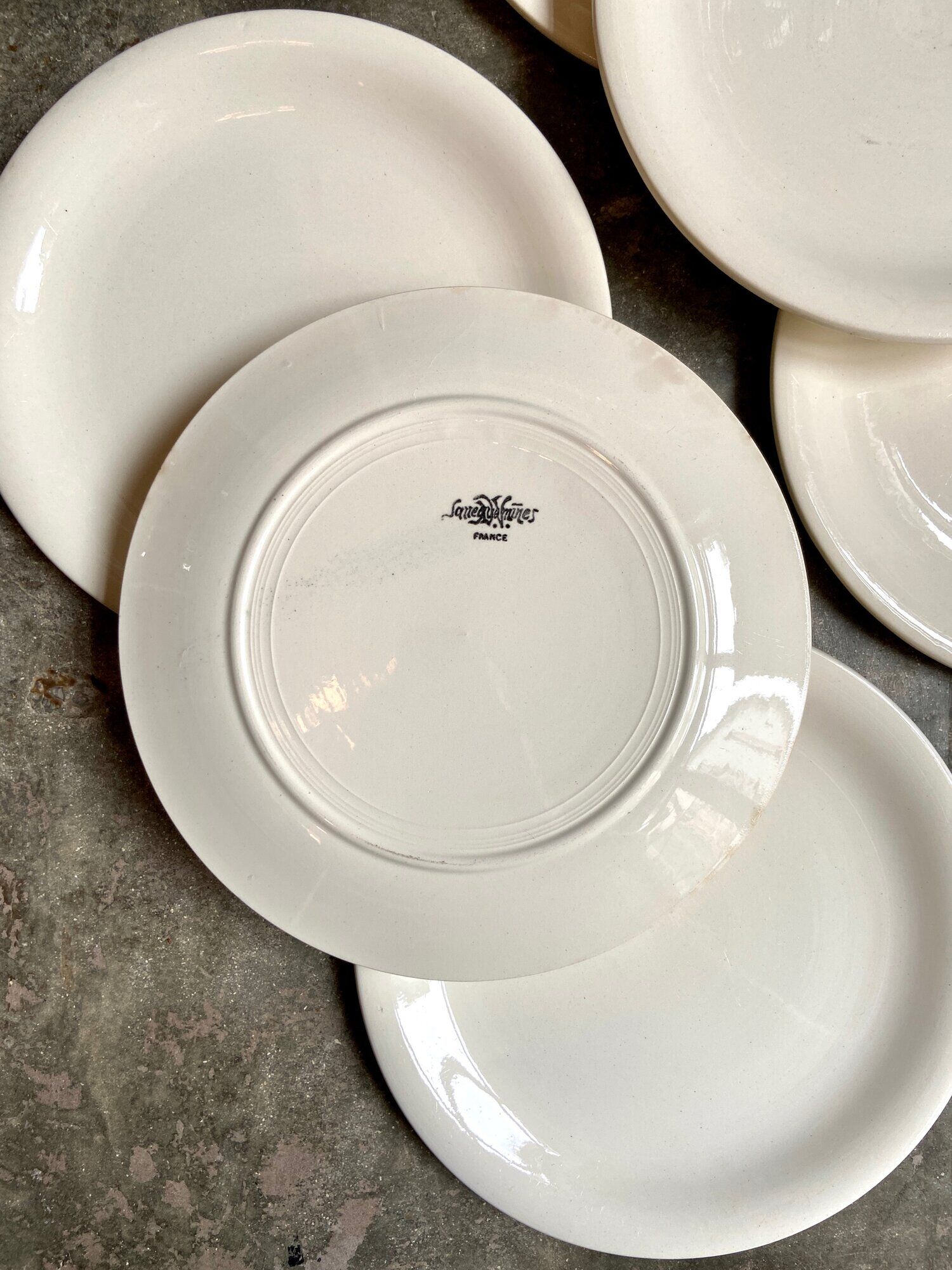8 flat plates Sarreguemines in white earthenware