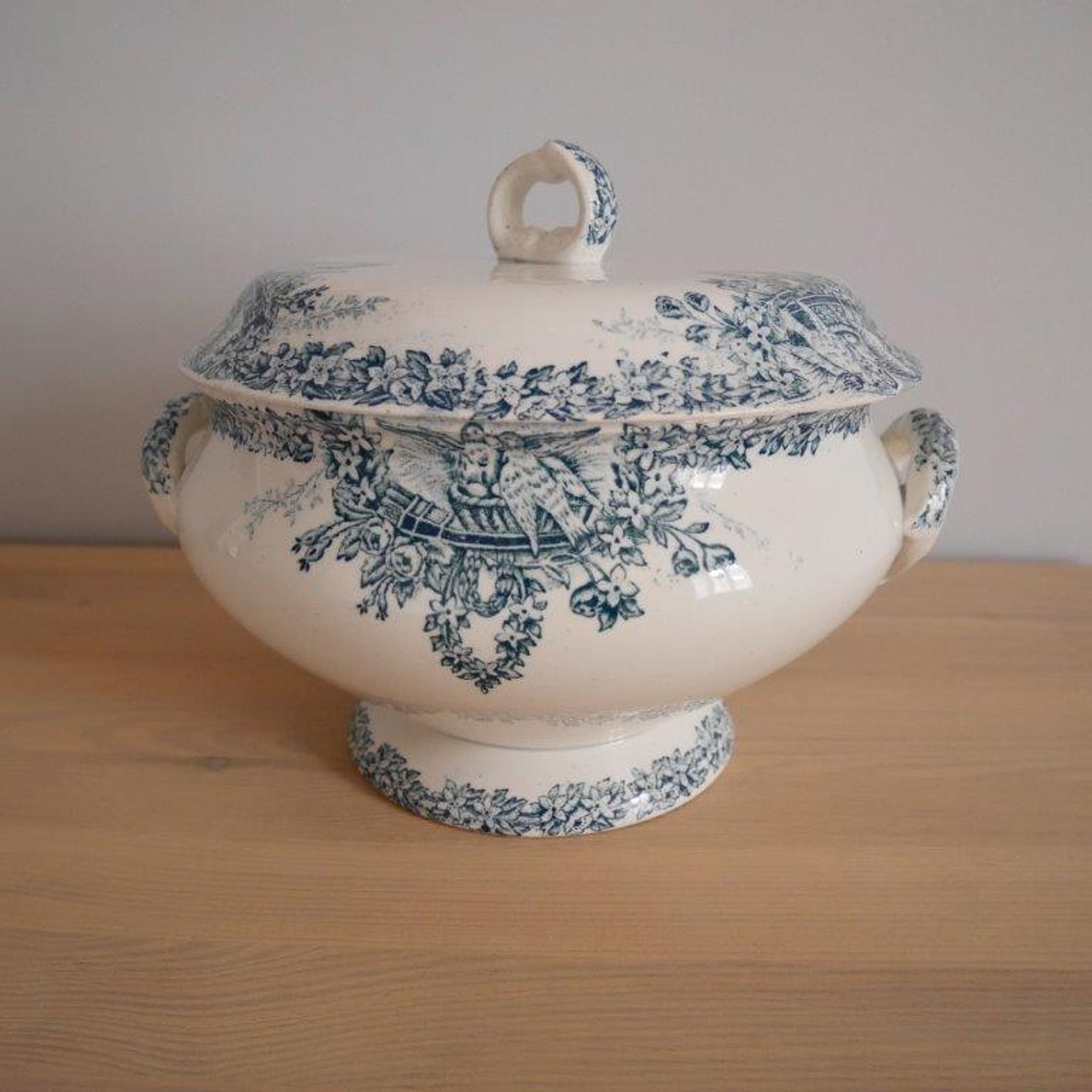 Soup or vegetable bowl St Amand iron earth model "dovecote"