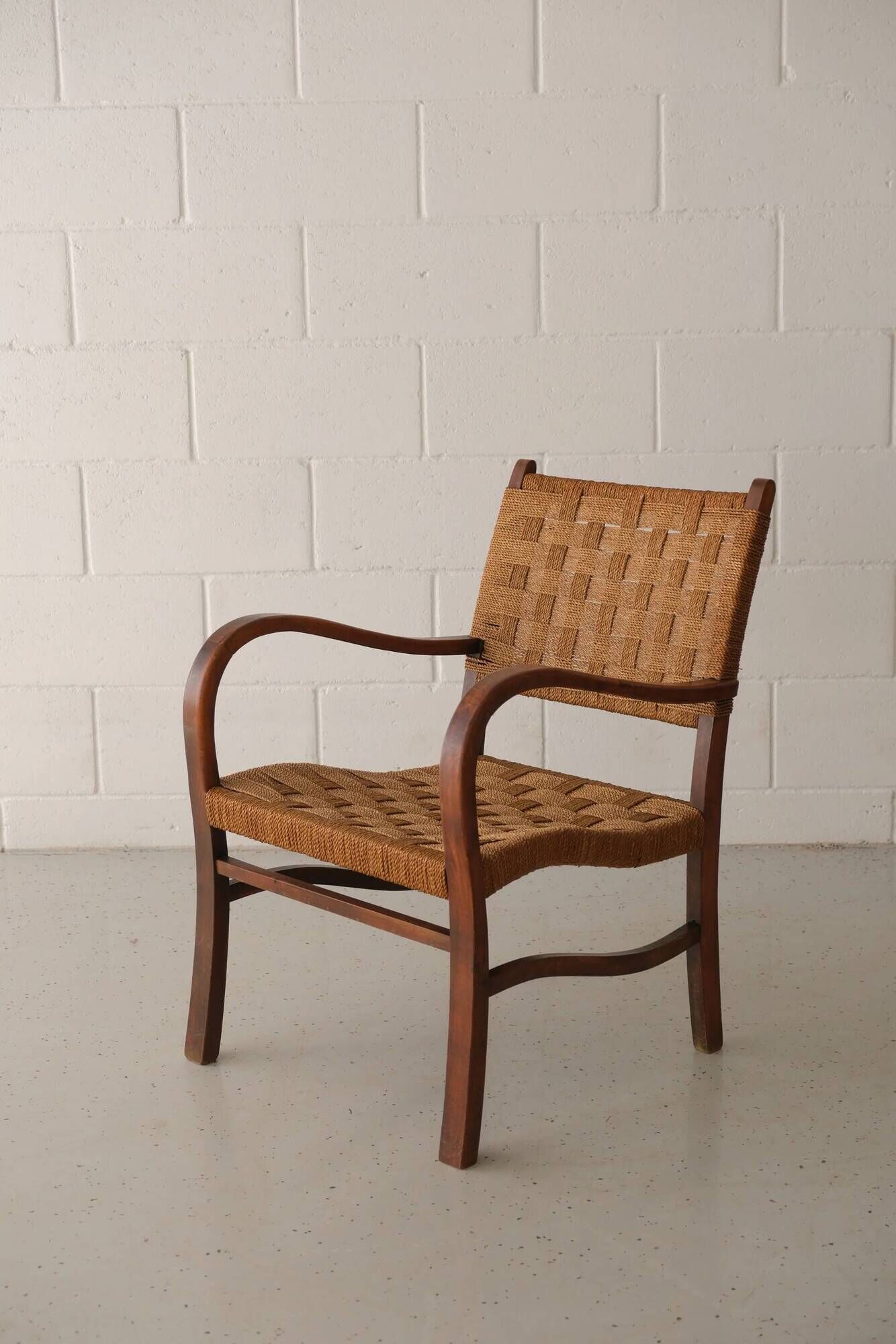 2 lounge chairs with cord