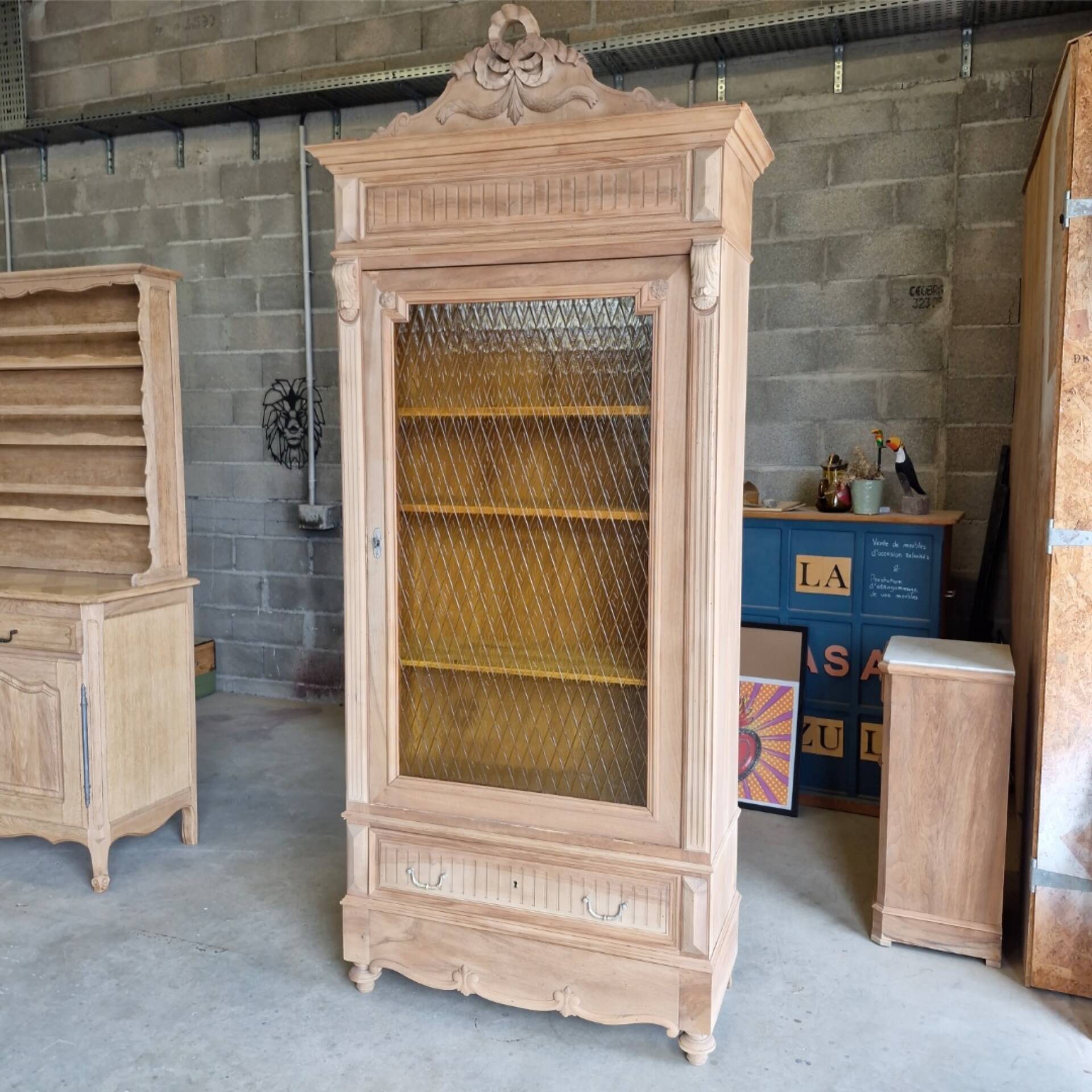 Vitrine ancienne néo-Louis XVI aérogommée