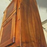 Buffet ancien en noyer massif