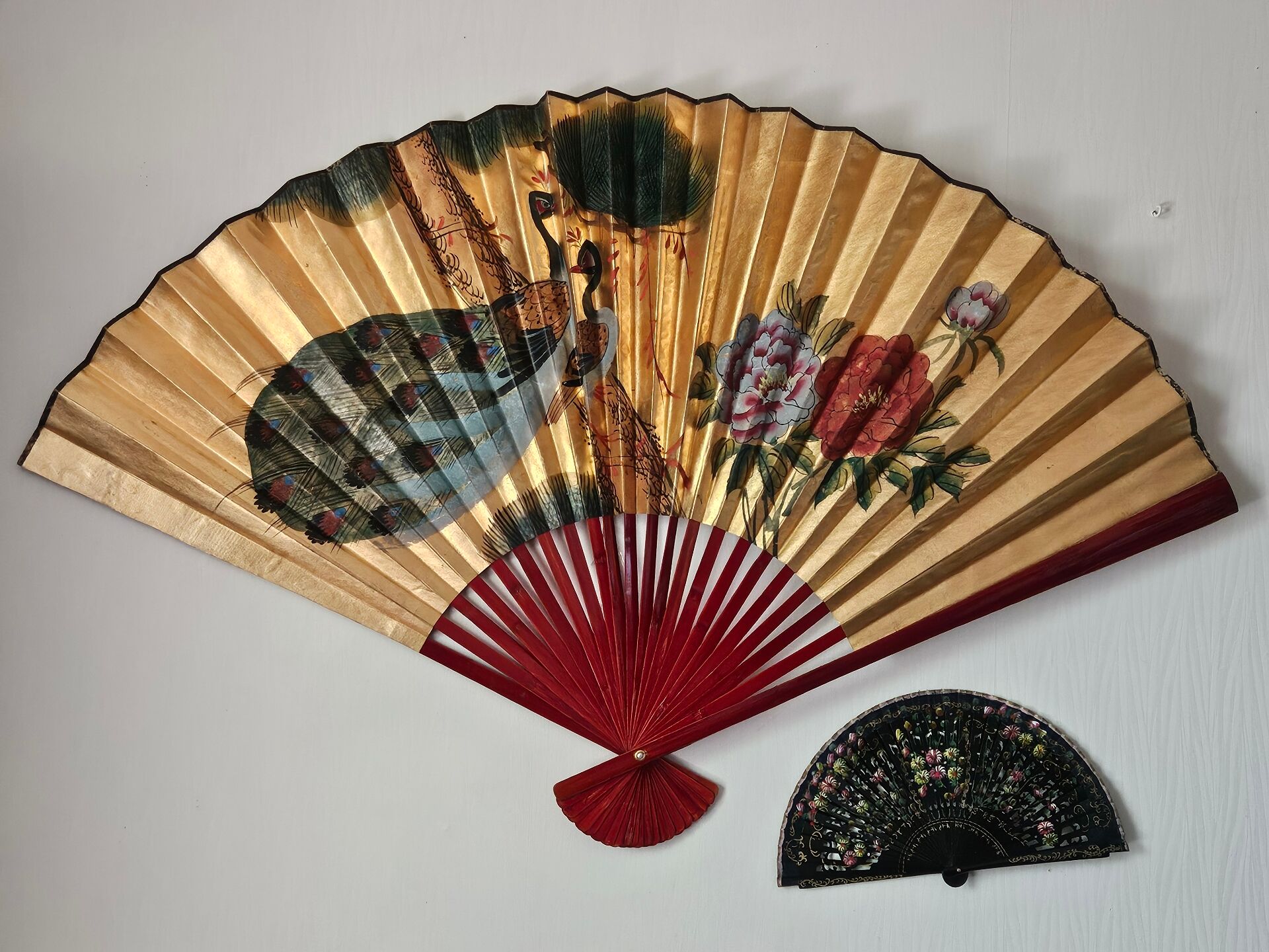 Large vintage hand-painted Japanese fan