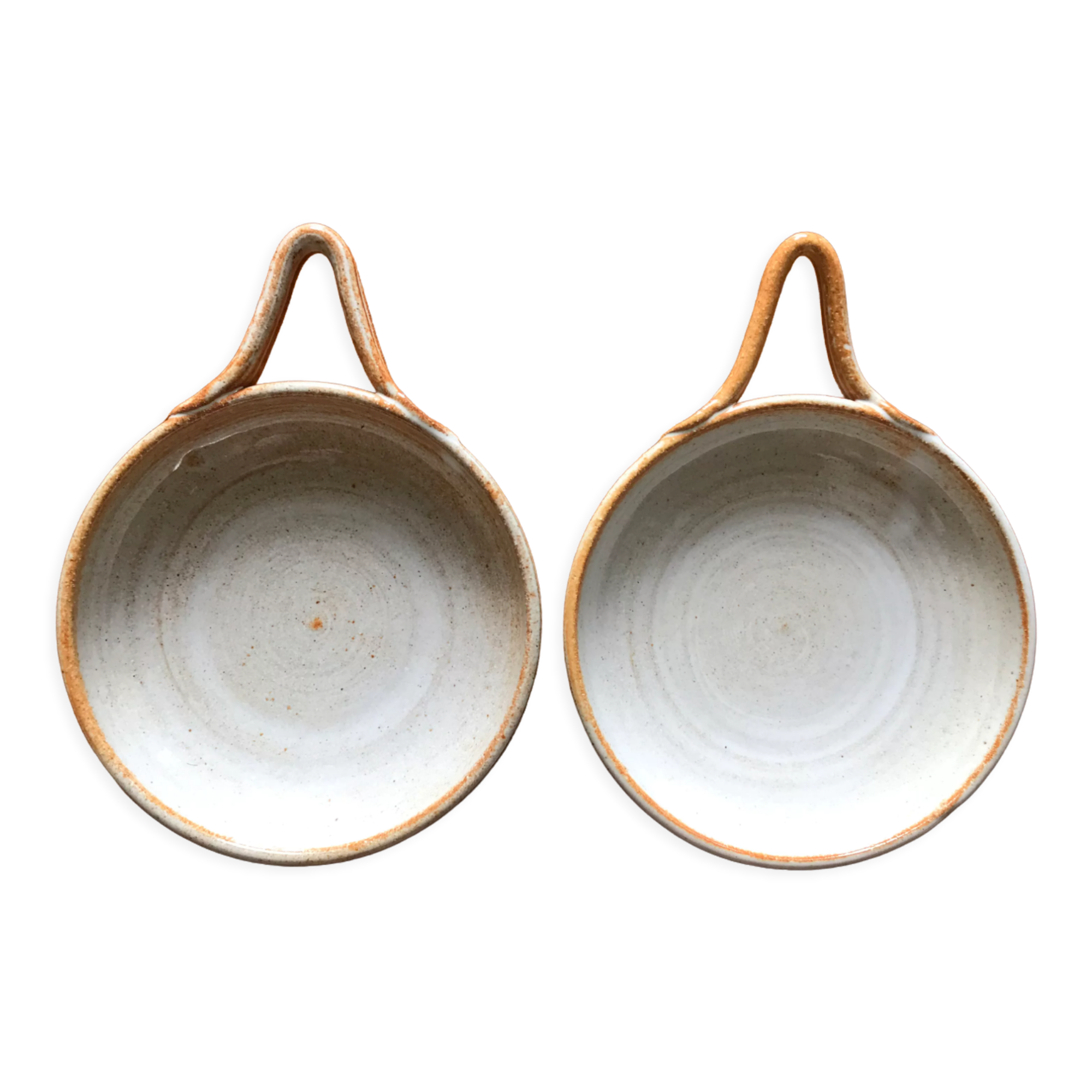 Pair of sandstone raviers