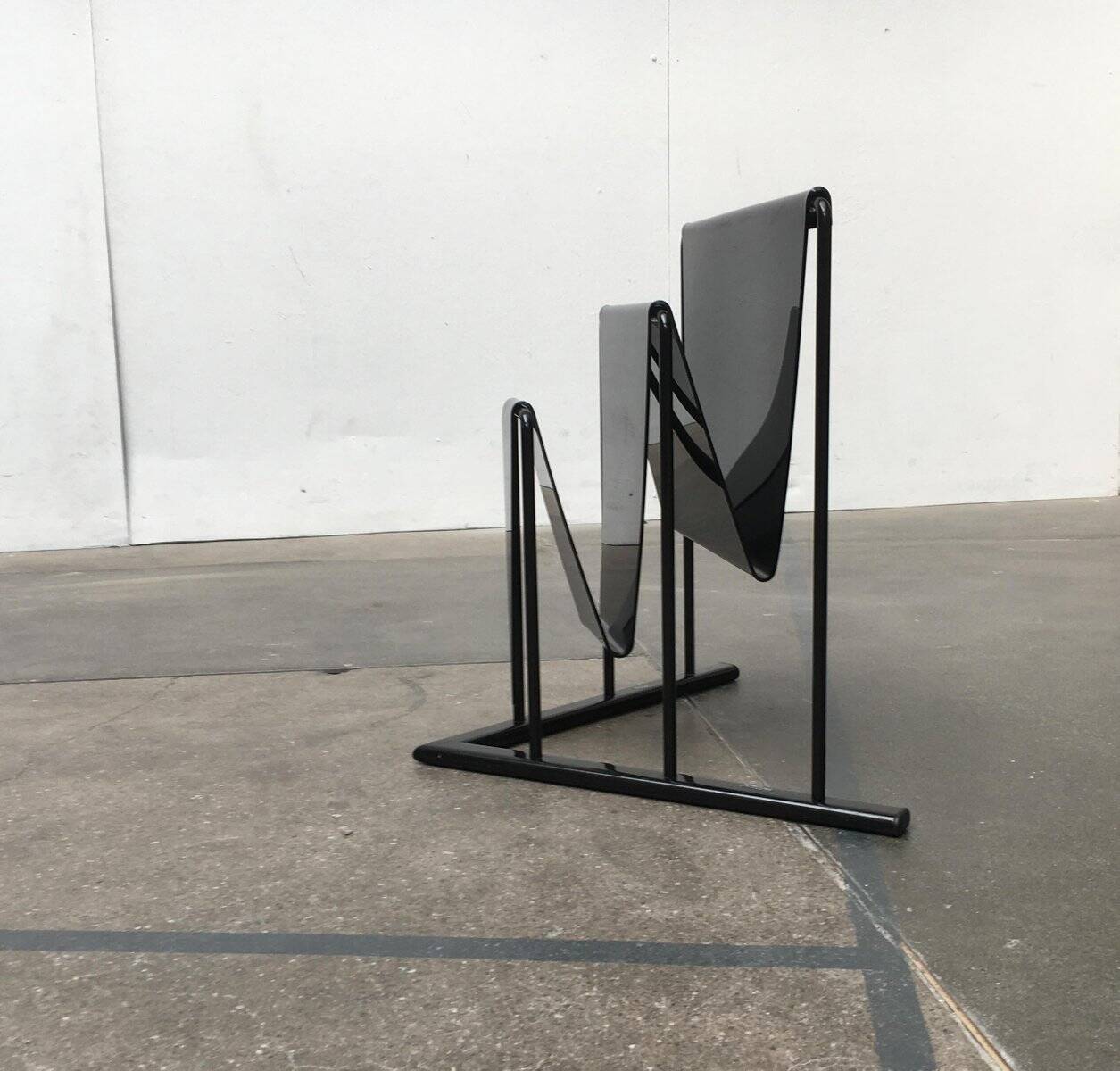 Postmodern vintage magazine rack by Markus Börgens for D-Tec, 1980s.