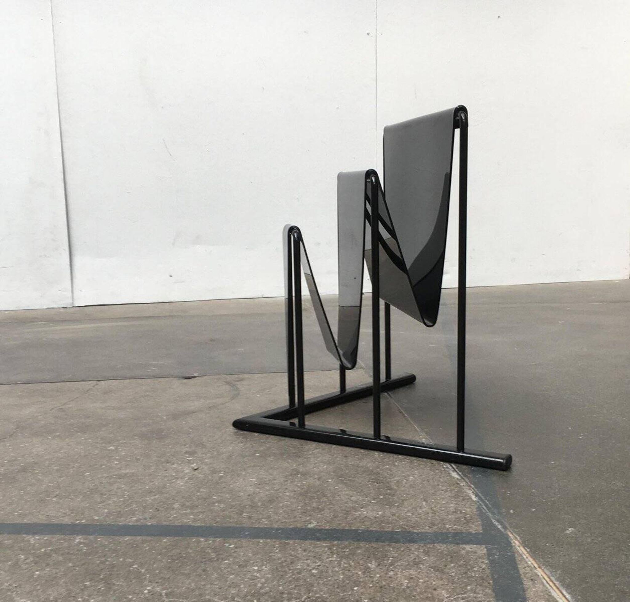 Postmodern vintage magazine rack by Markus Börgens for D-Tec, 1980s.