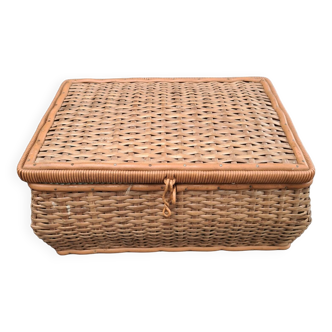 Sewing basket: vintage