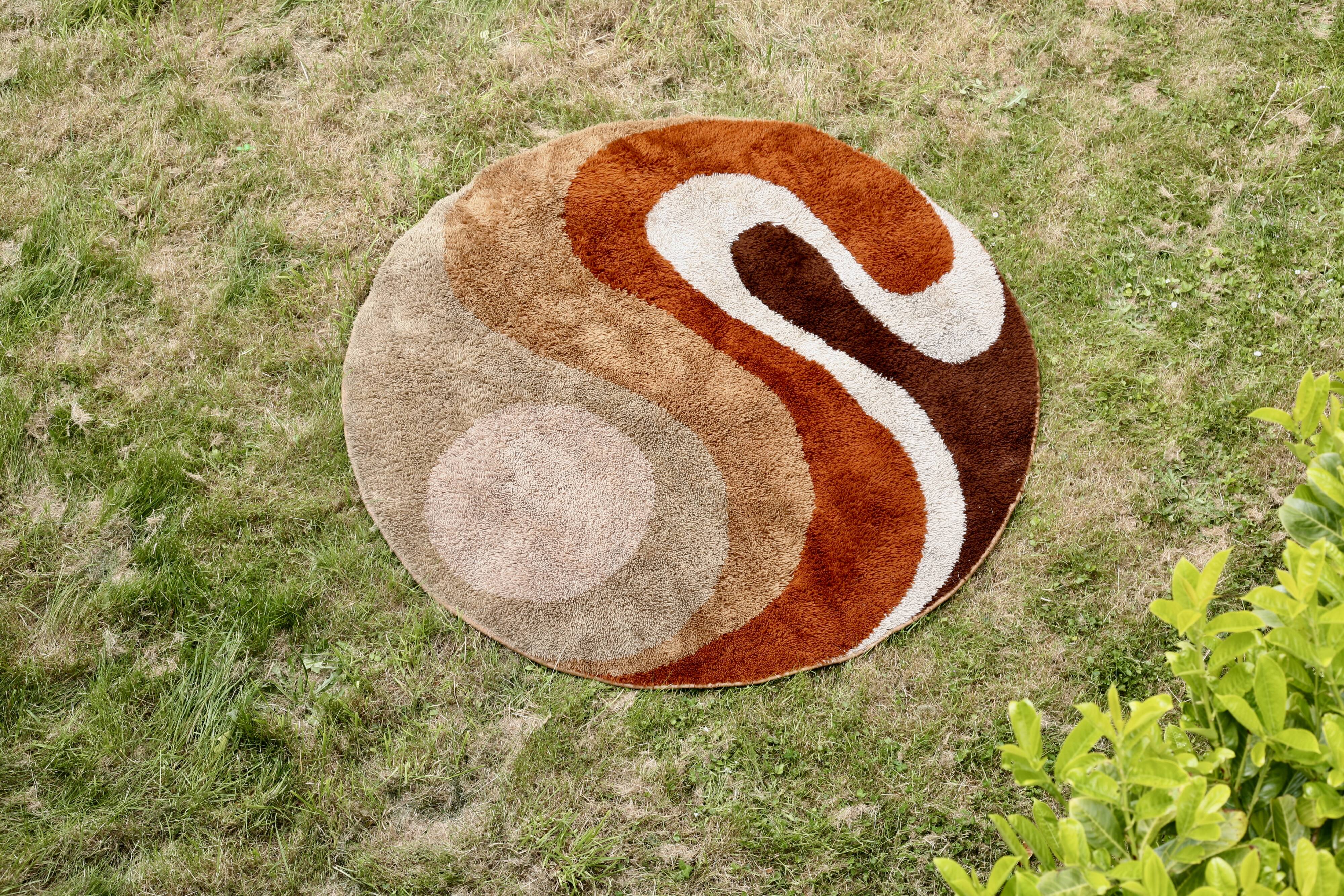 Round carpet Desso kinetic, wool, Netherlands, circa 1970