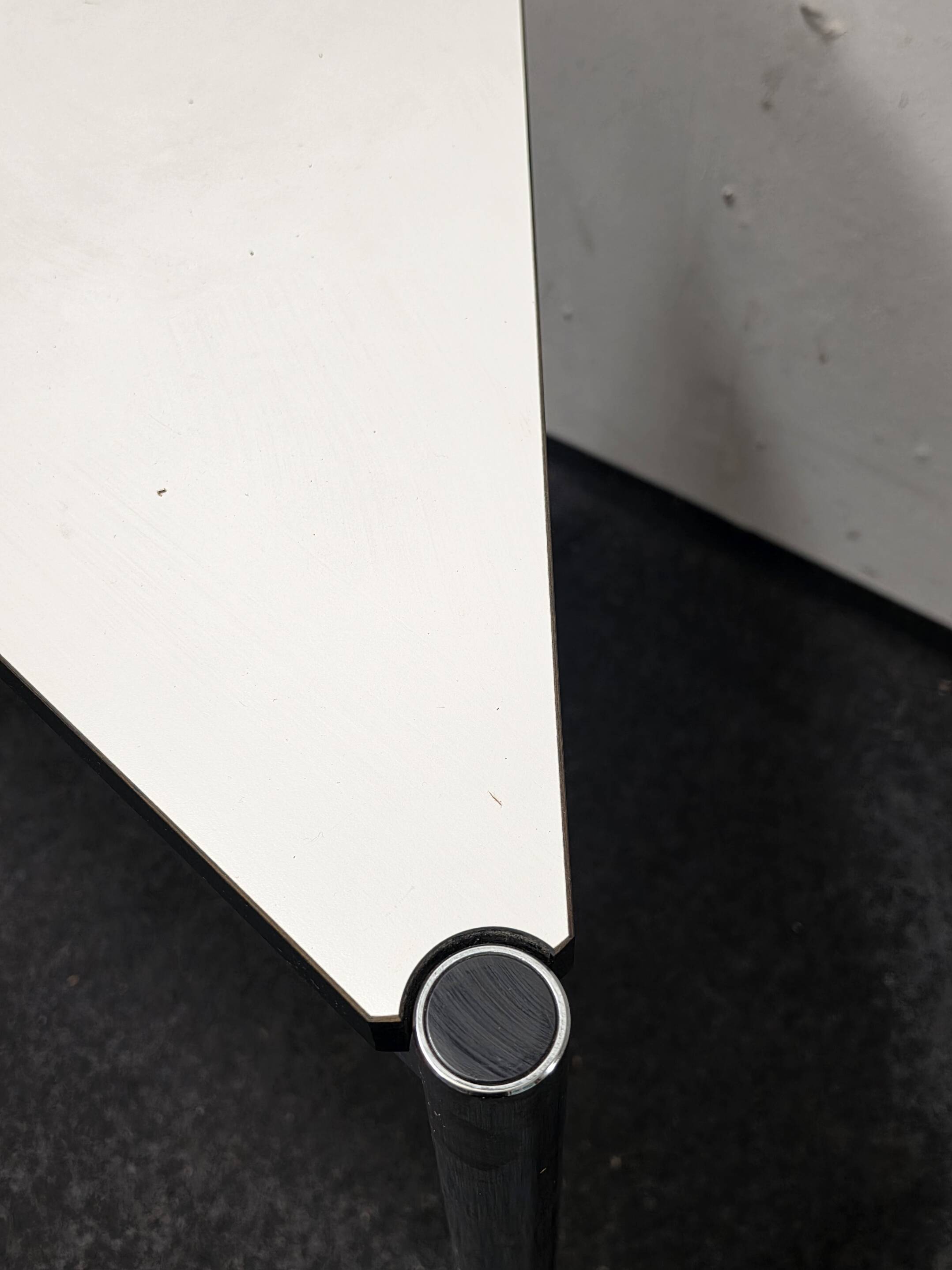 Table triangulaire USM Haller vintage
