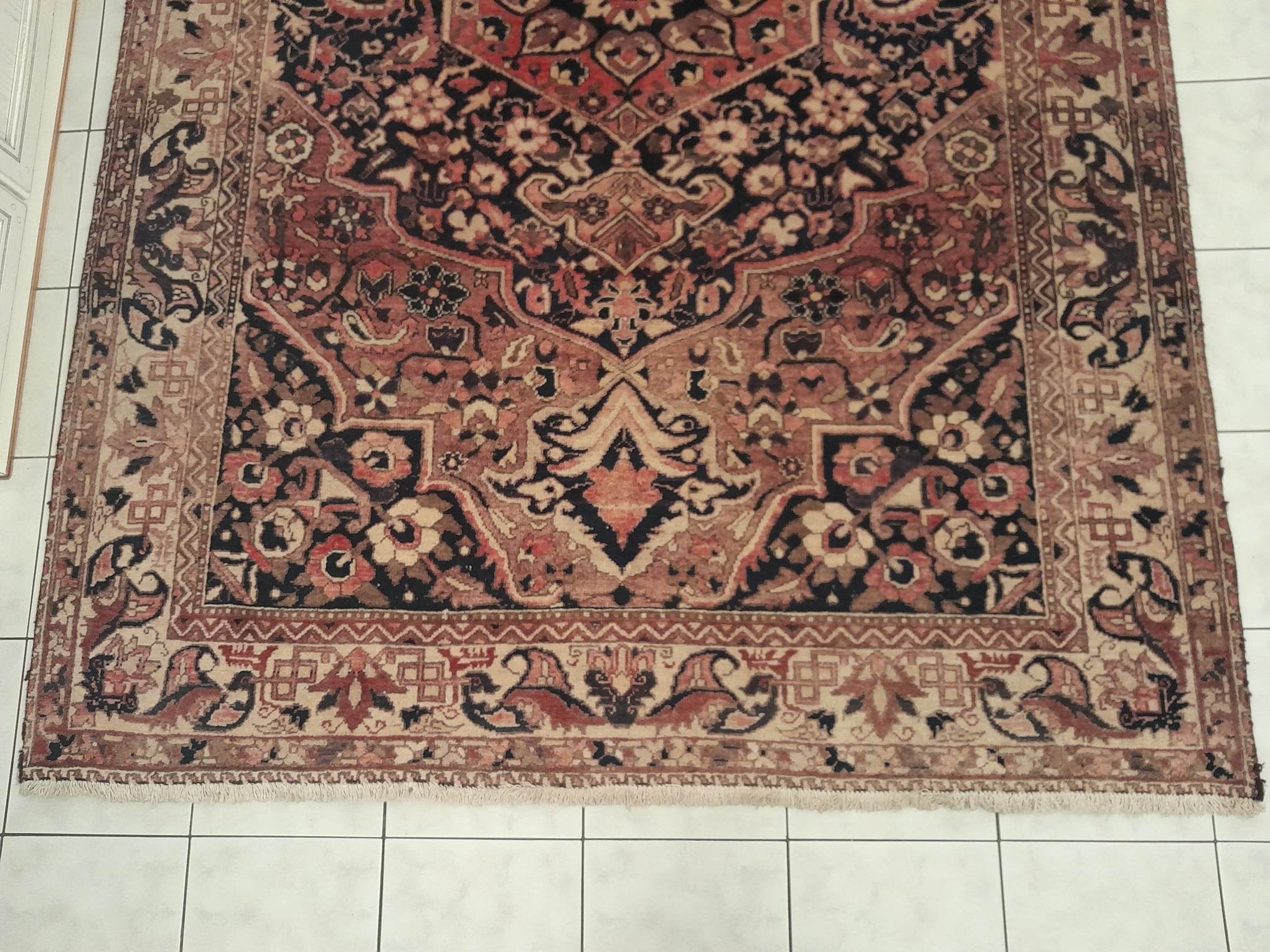 Handmade Persian Bachtiar rug 295x218cm