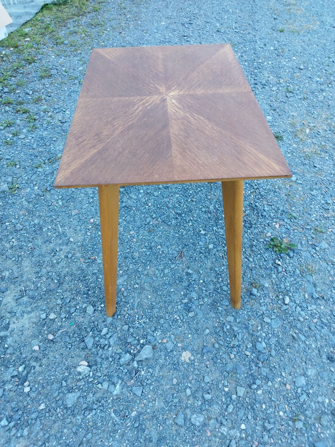 Coffee table from the 50s spindle feet