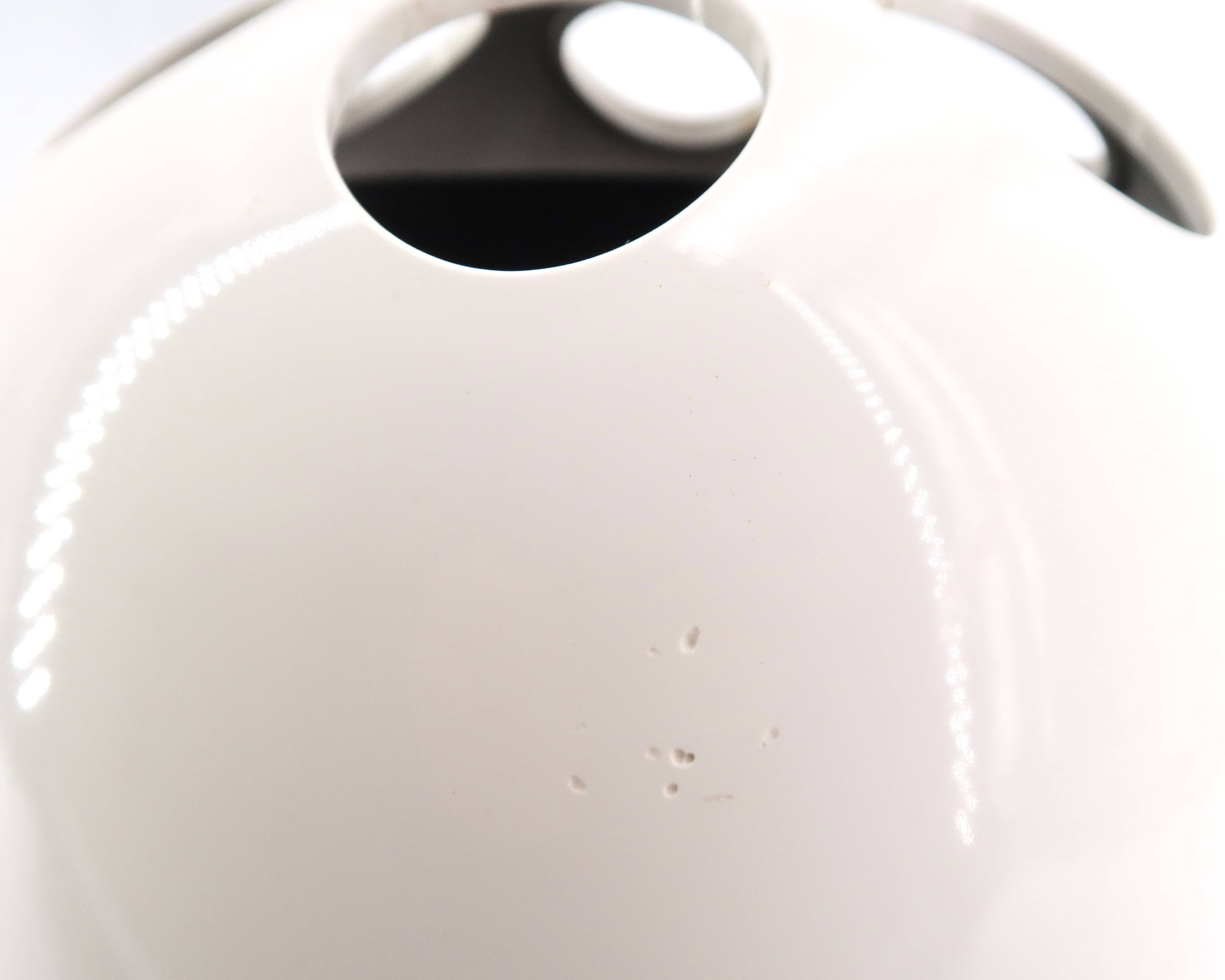 Dedalotto vase in white plastic Artemide