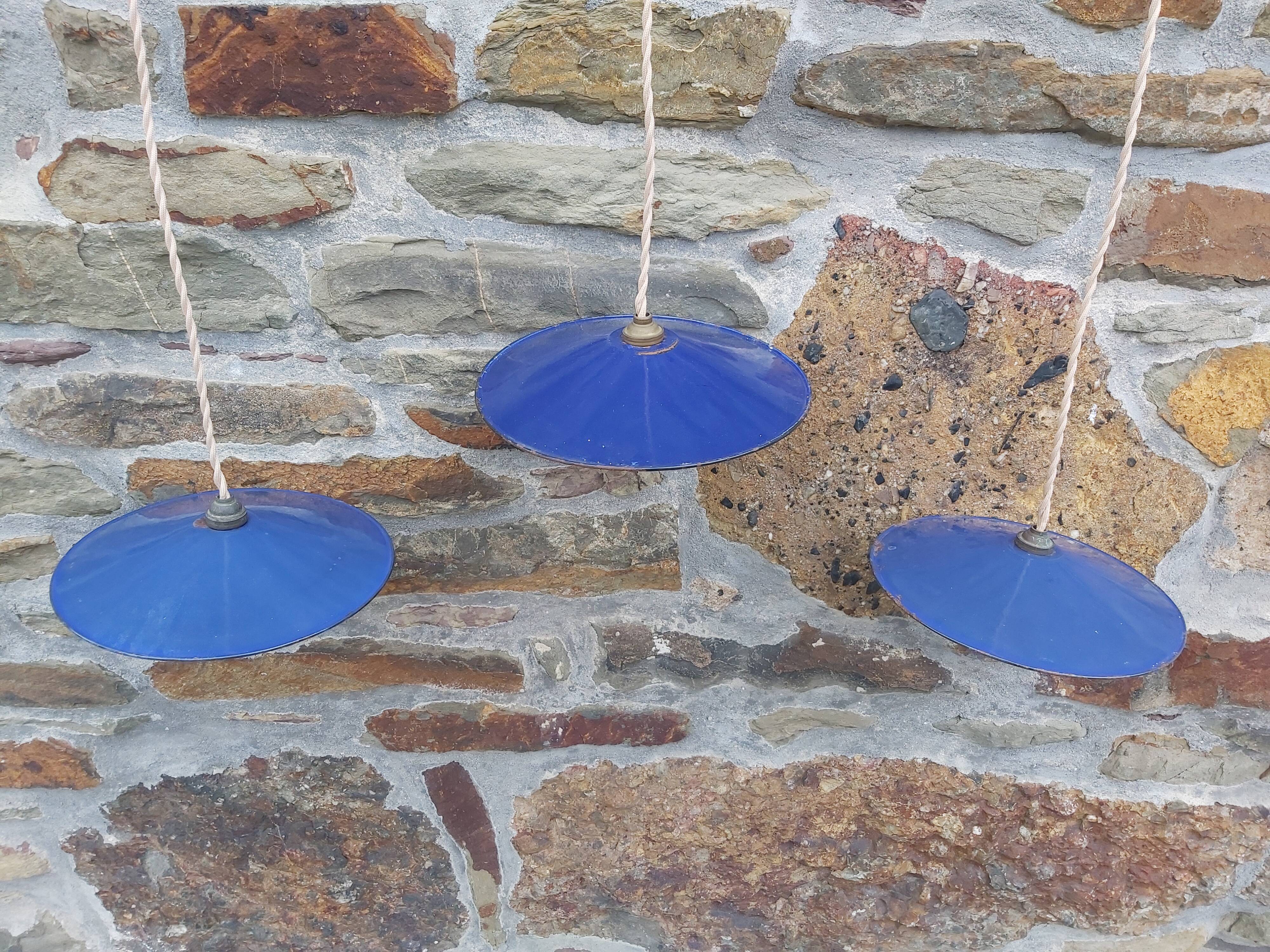 Set of 3 blue enamelled industrial suspensions