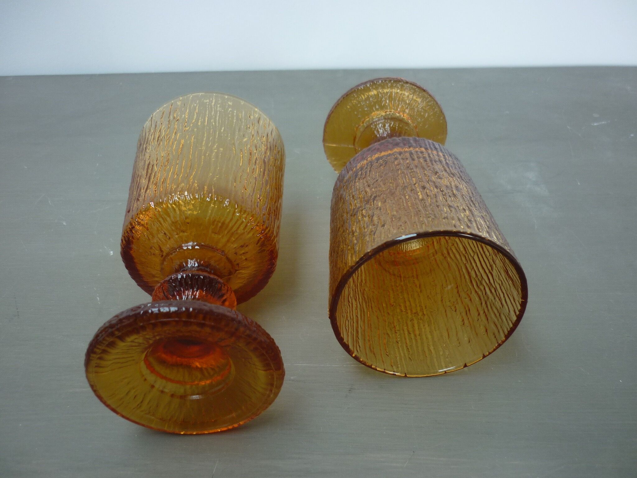 2 amber glass foot glasses