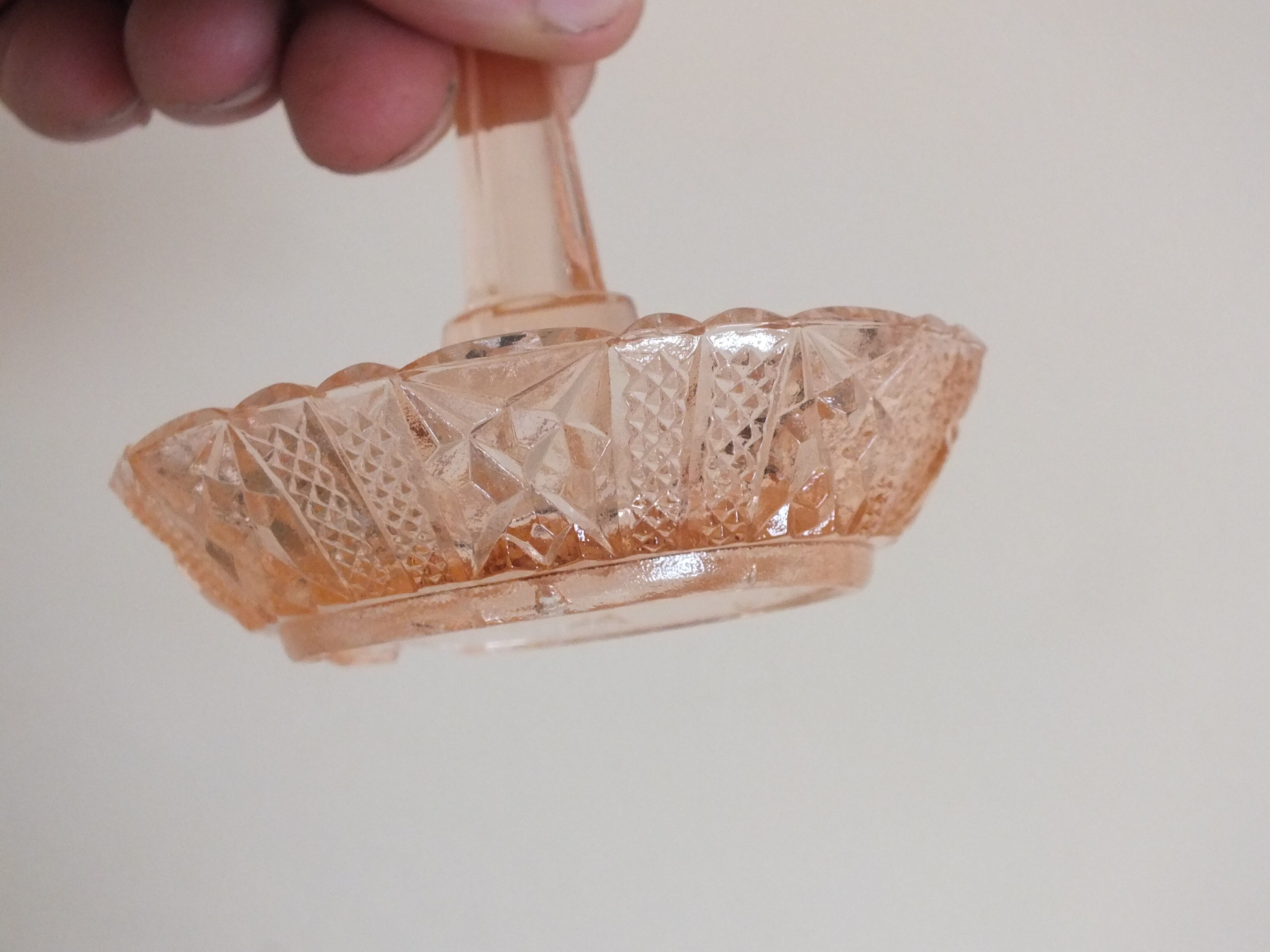 Baguier en cristal moulé rose