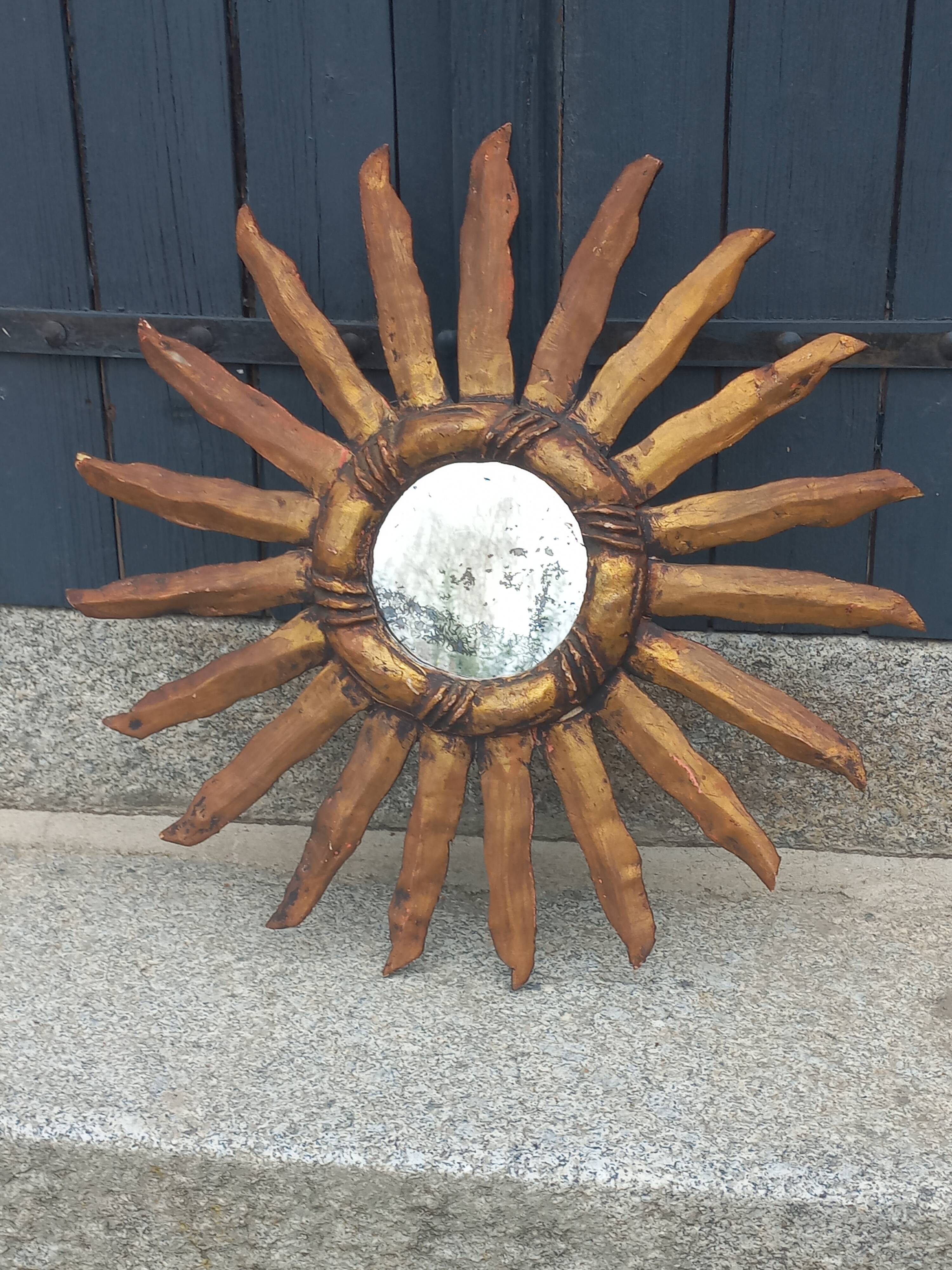 Miroir soleil en bois et stuc doré, années 50