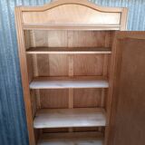 Vintage Parisian wardrobe - bonnetière