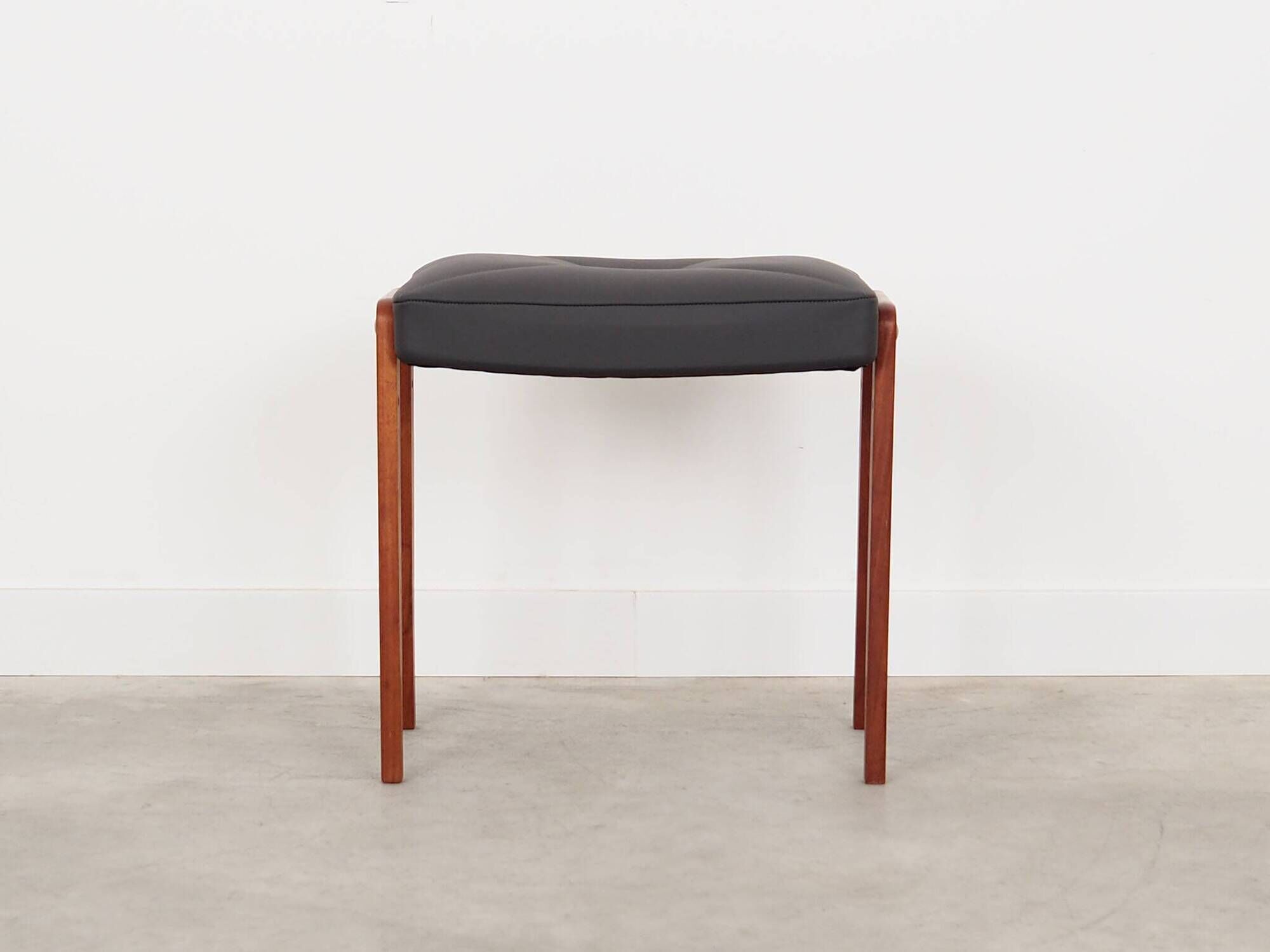 Teak footstool, Danish design, 1970s, production: Denmark