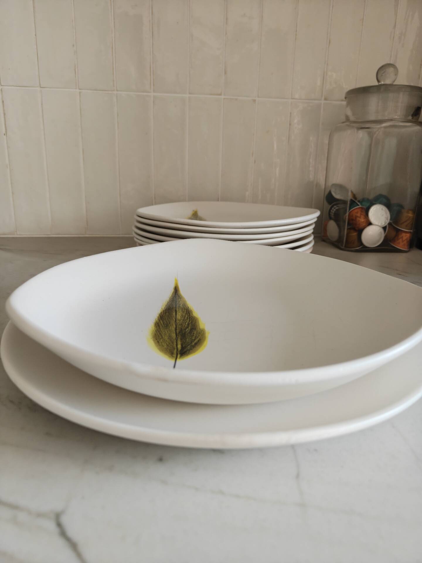 Set of 6 plates and 2 dishes.