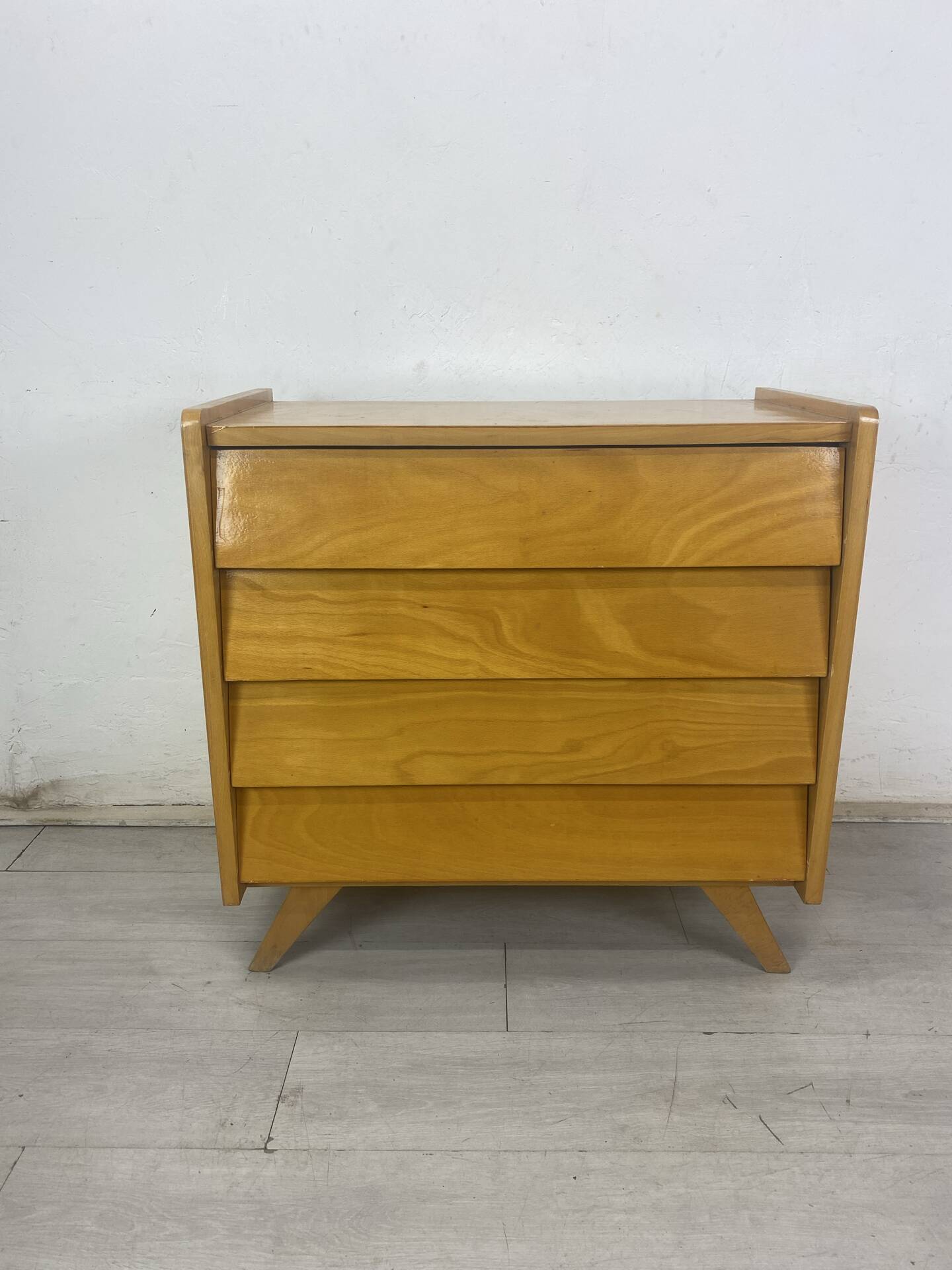 Vintage chest of drawers