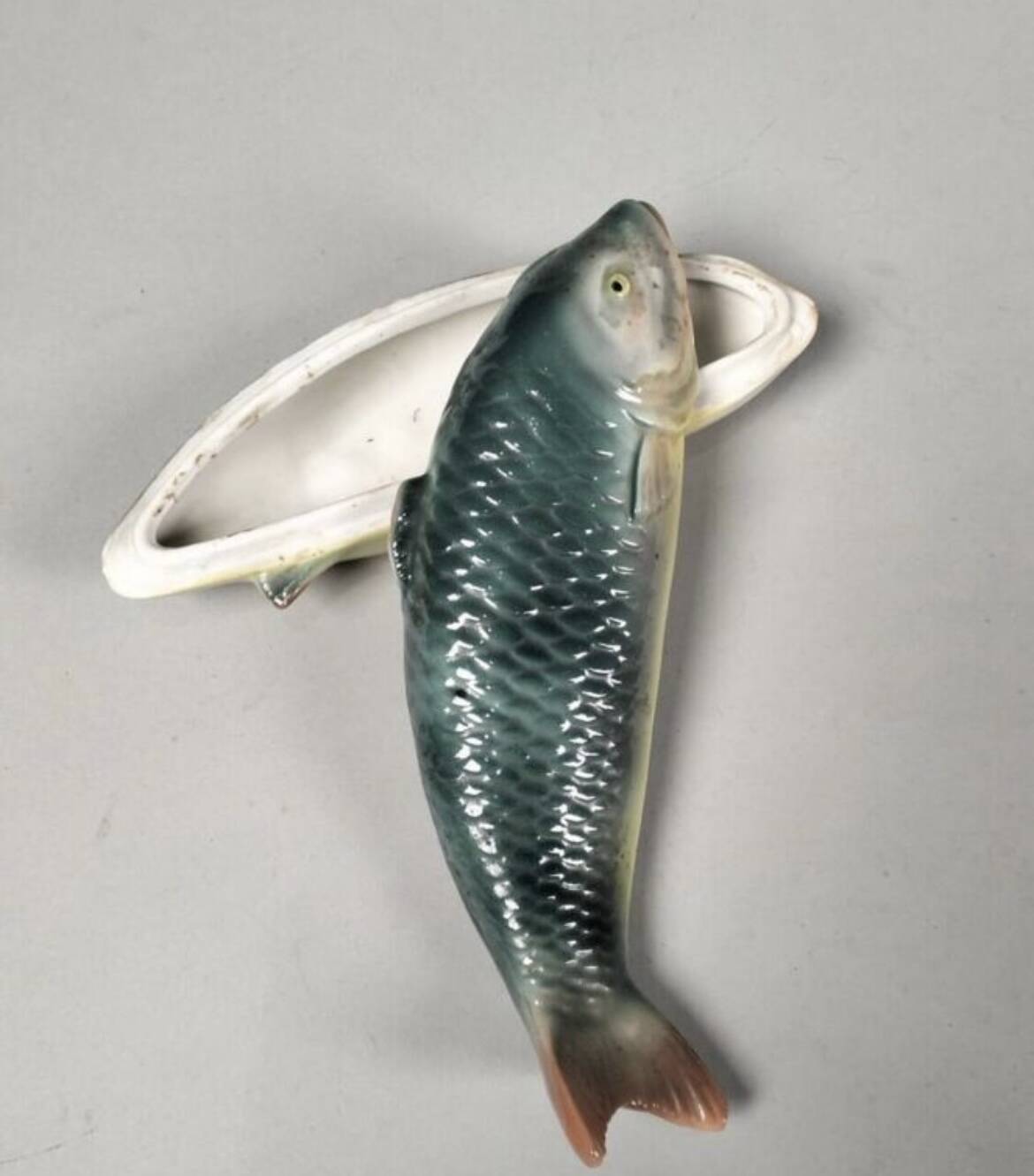 Fish-shaped slip box - old