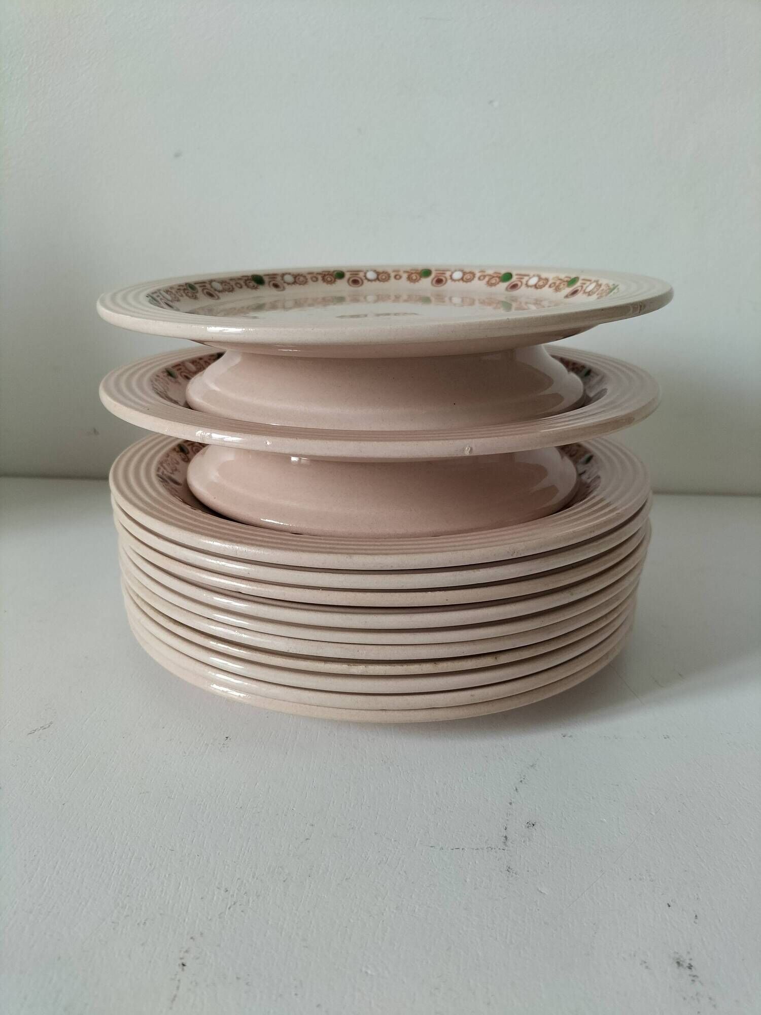 Plats à gâteaux et assiettes à dessert Longwy modèle Betty
