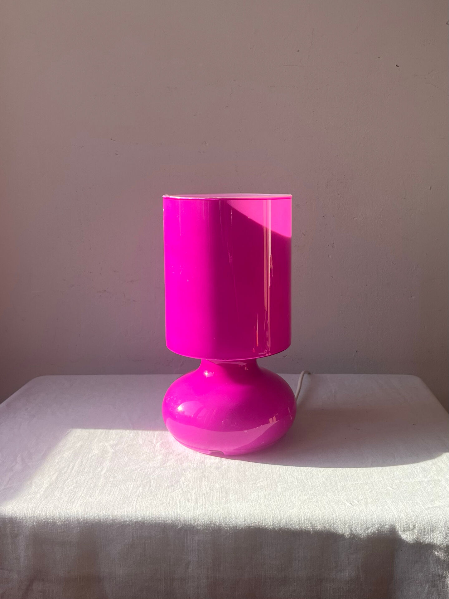 Lampe à poser LYKTA rose fuchsia, IKEA vintage