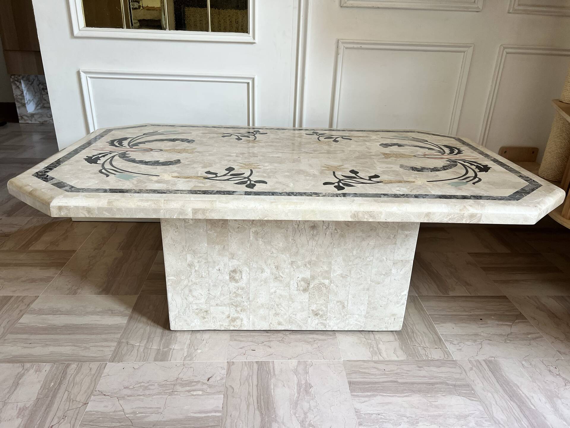 Table basse années 70-80 marqueterie de marbre tessellé -décor florale