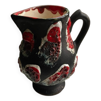 Fat lava pitcher