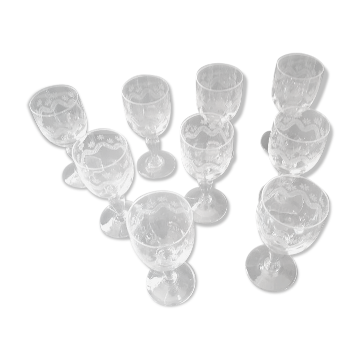 Batch of 9 engraved glasses