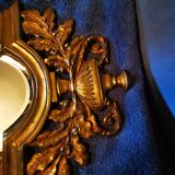 Paire de miroirs en bronze ciselé et doré formant appliques