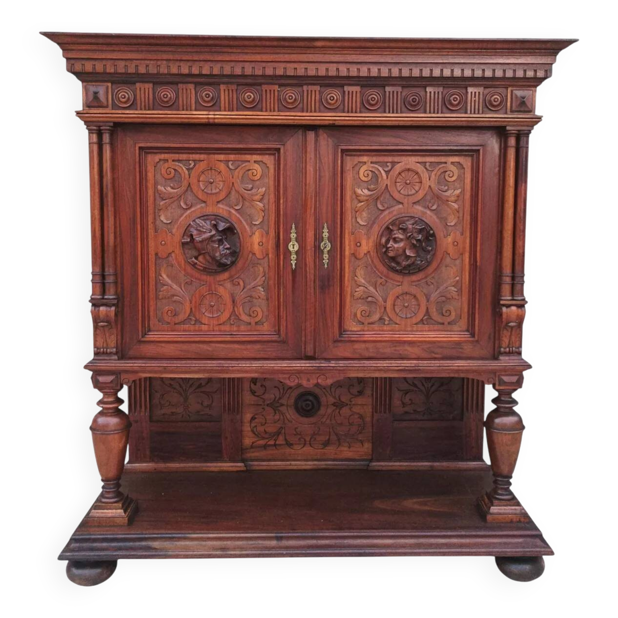 Meuble crédence Renaissance en noyer 19ème