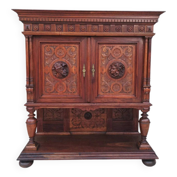 Meuble crédence Renaissance en noyer 19ème