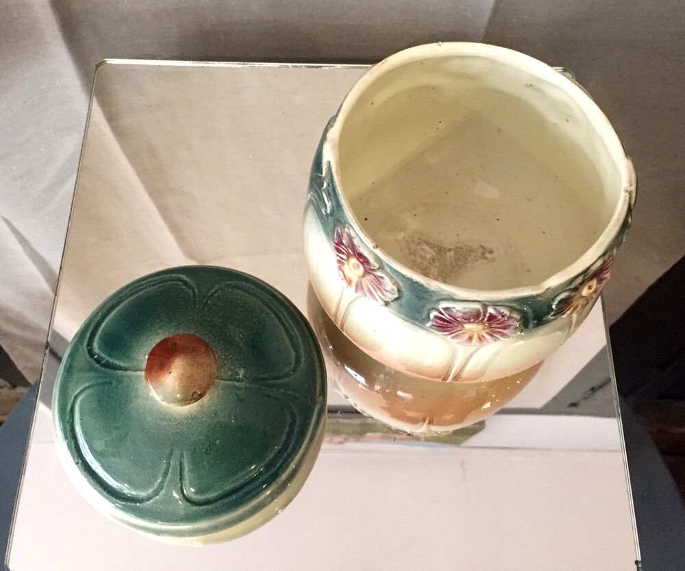 Tobacco pot or empty pocket in slip floral decoration digoin
