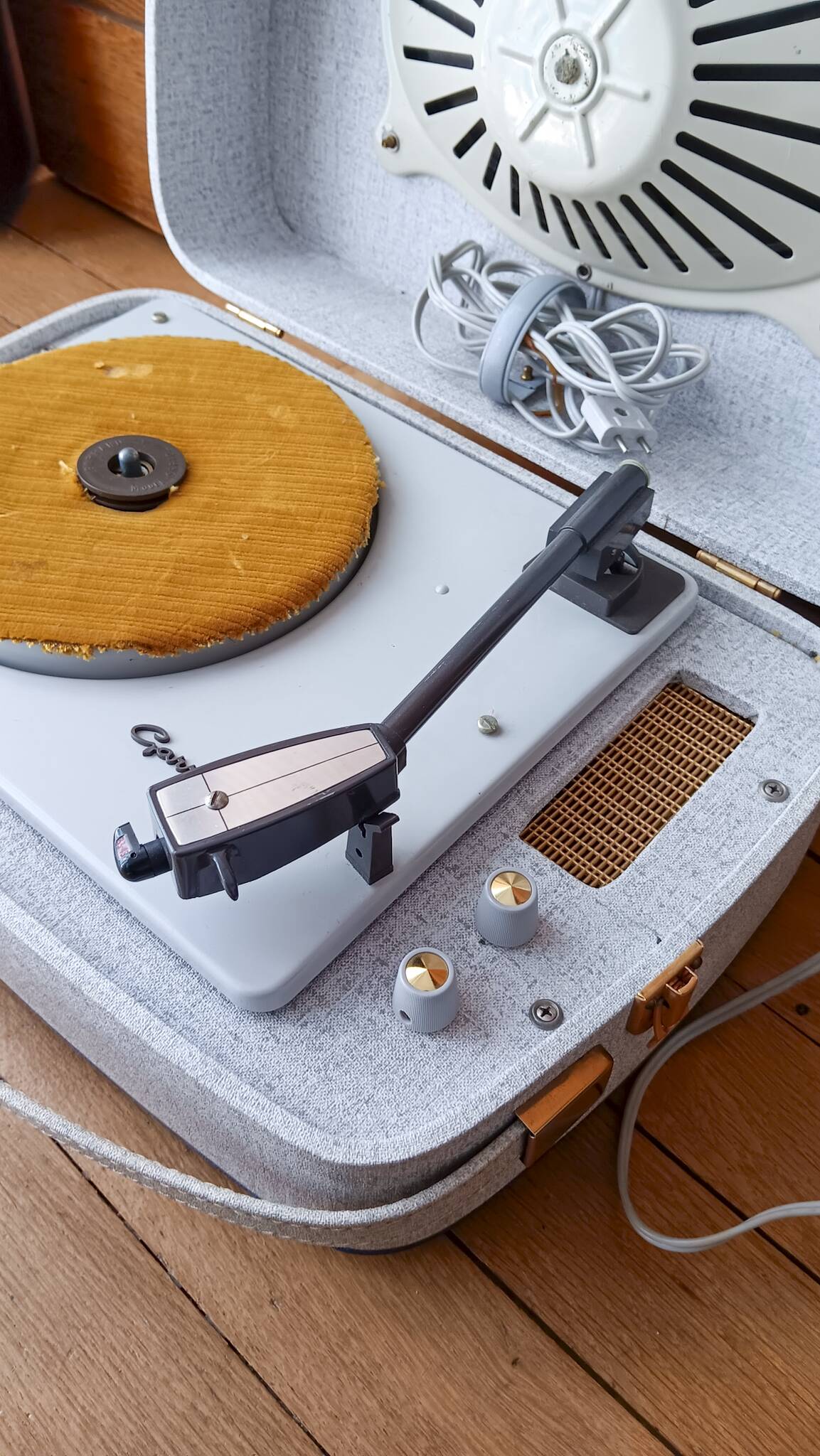 Vintage monophonic HiFivox electrophone produced by Barbieri. Turntable record player 60s