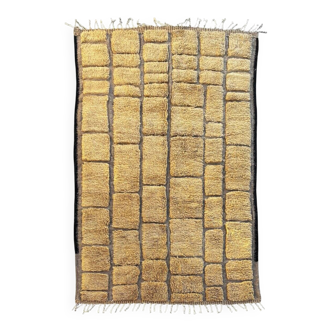 Modern Moroccan Berber rug M'rirt in wool.