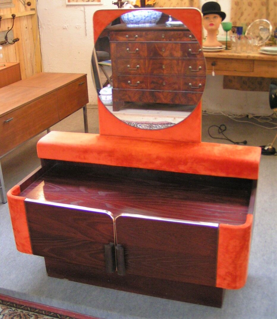 Coiffeuse années 70