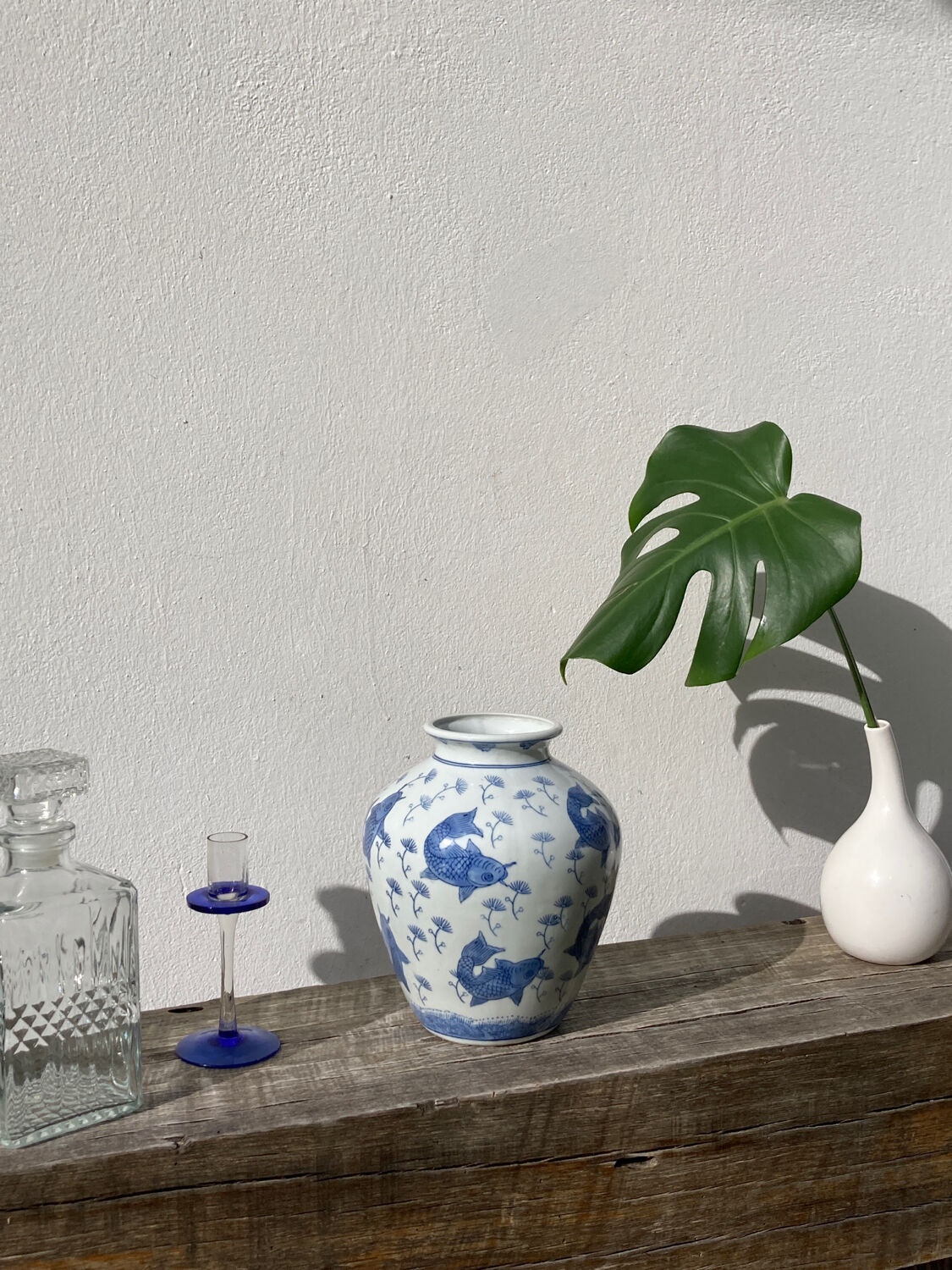 Chinese blue and white fish vase