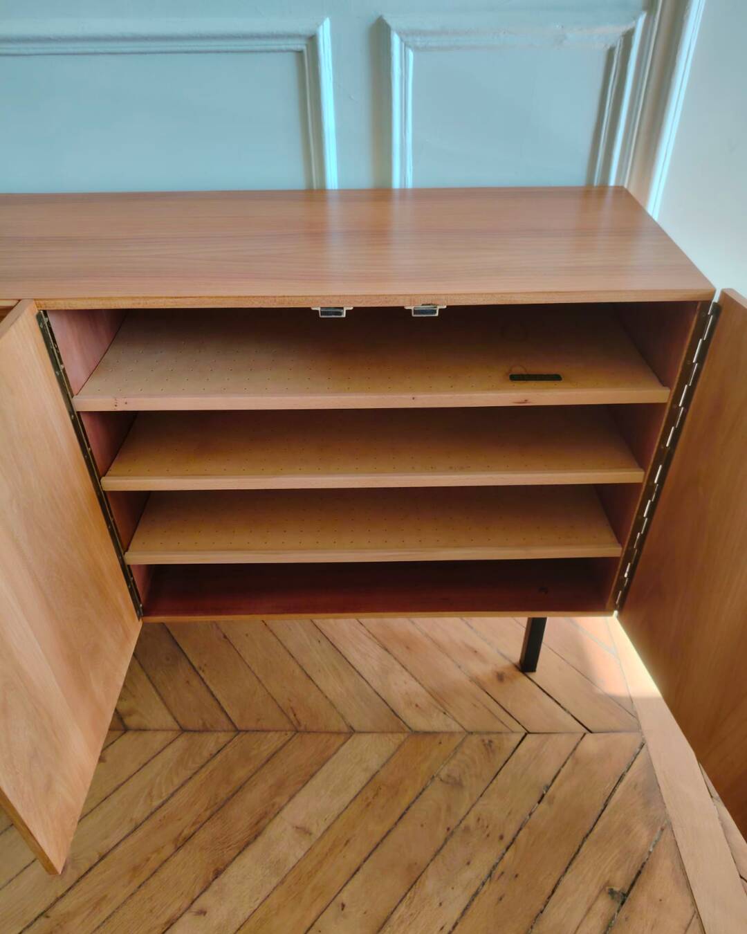 Renovated vintage modernist enfilade, 1950s-60s.