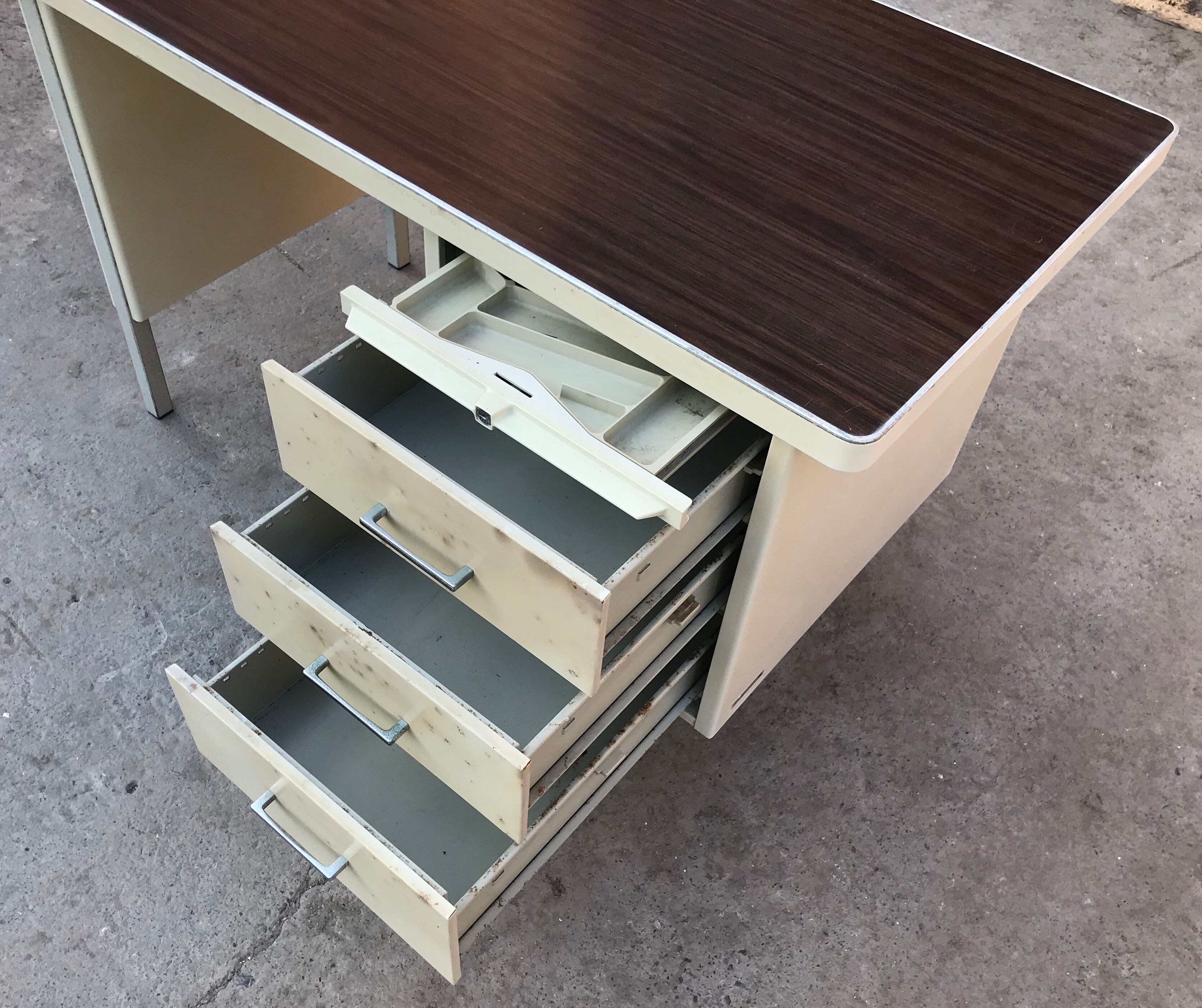 SRAFOR Industrial Office