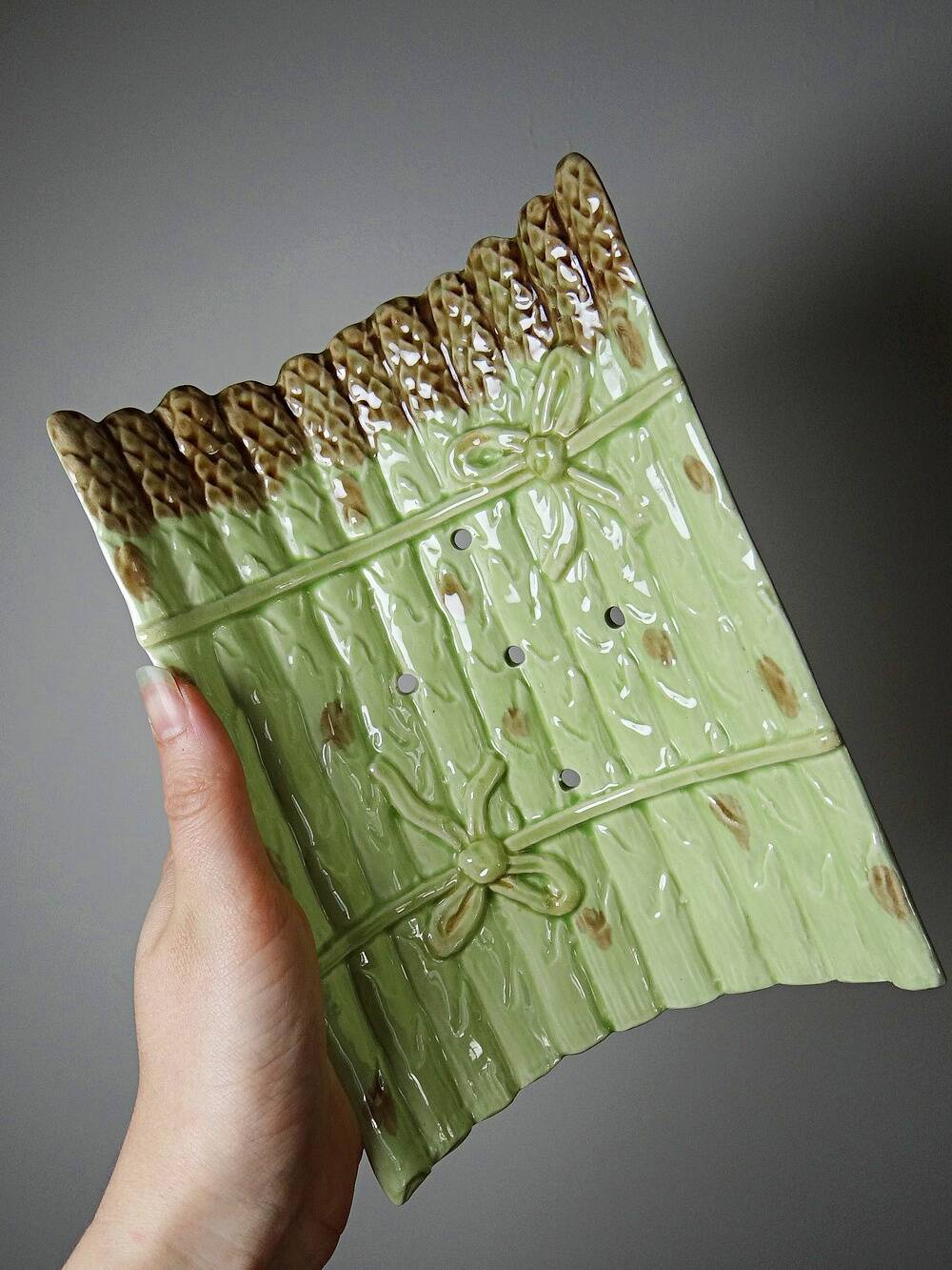 Asparagus service in earthenware, trompe-l'œil decoration, vintage 1970s-1980s.