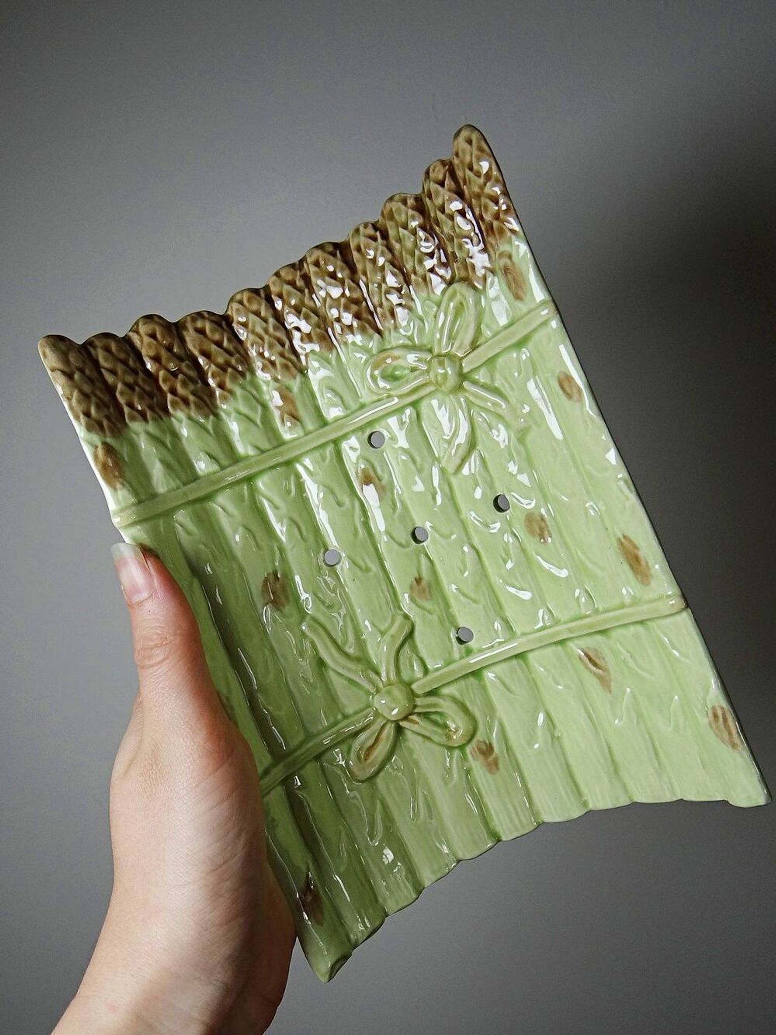 Asparagus service in earthenware, trompe-l'œil decoration, vintage 1970s-1980s.