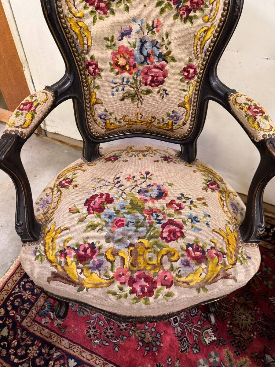 Paire de fauteuils style Louis XV en bois noirci, vers 1850