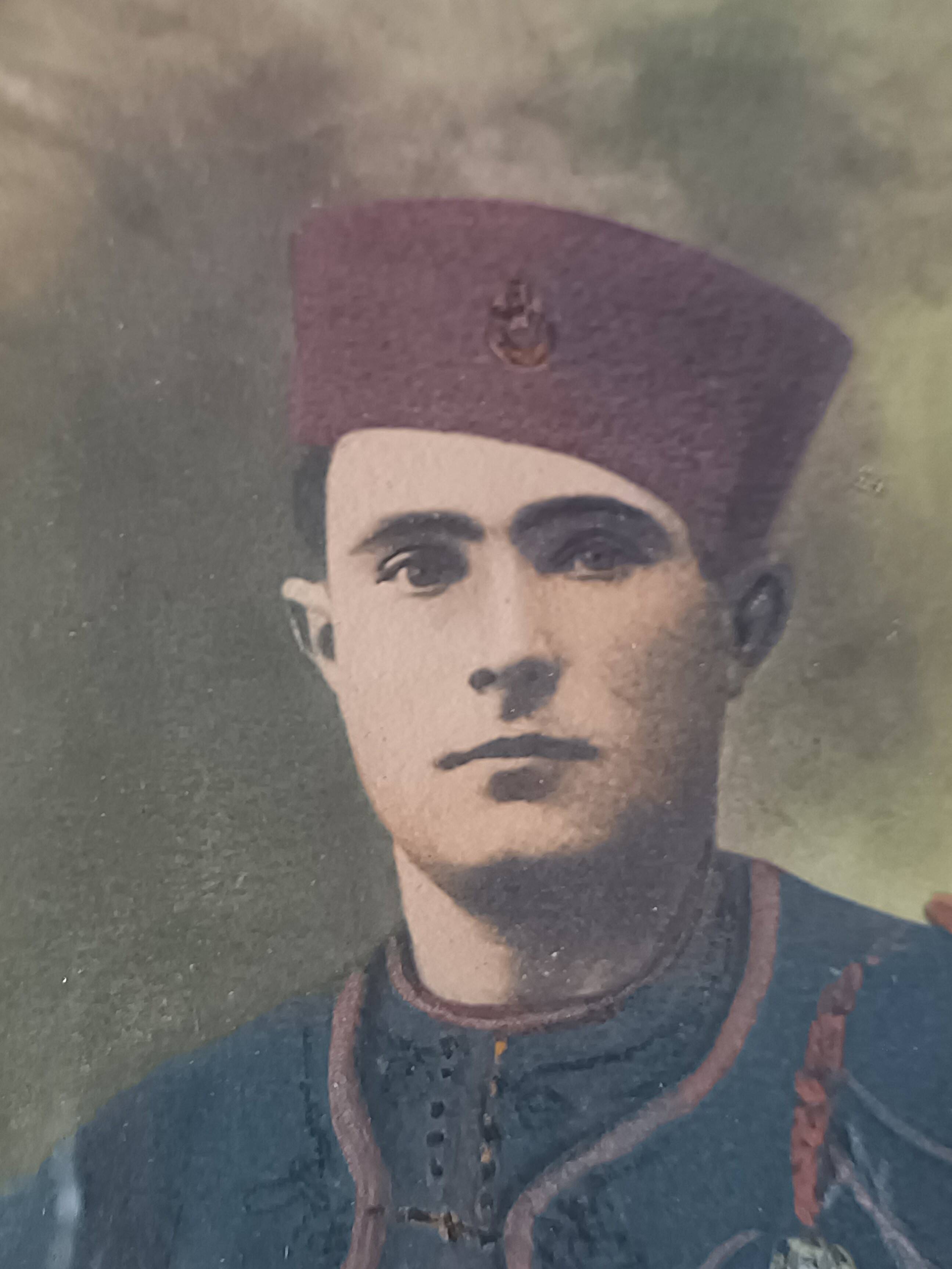 Framed Militaria 1932 large portrait of a Tunisian sharpshooter signed 66 cm X 55 cm