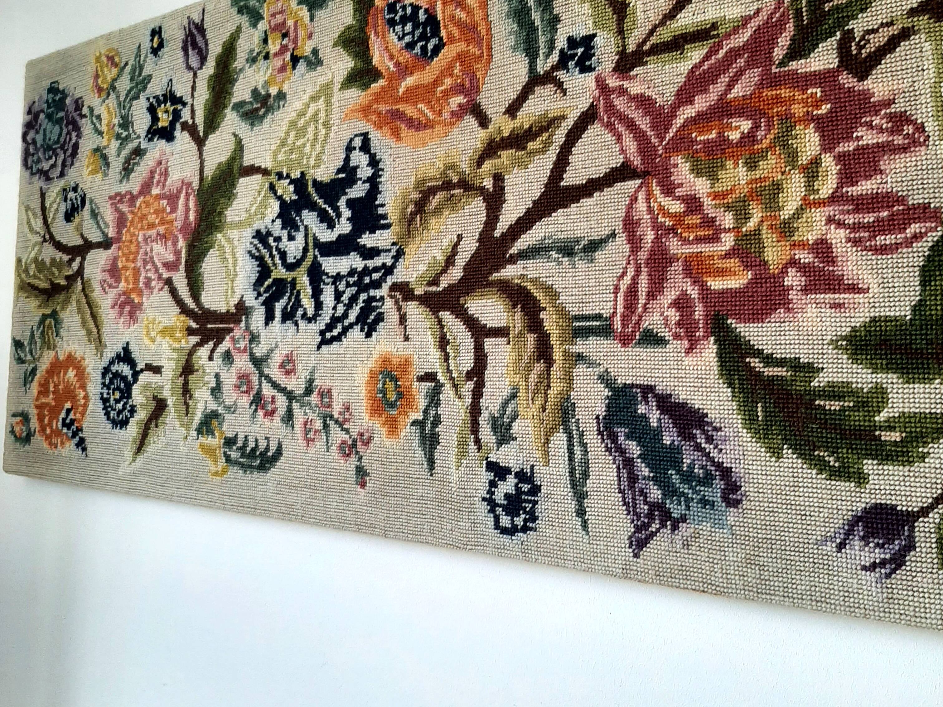 1970s wall tapestry with large multicoloured flowers