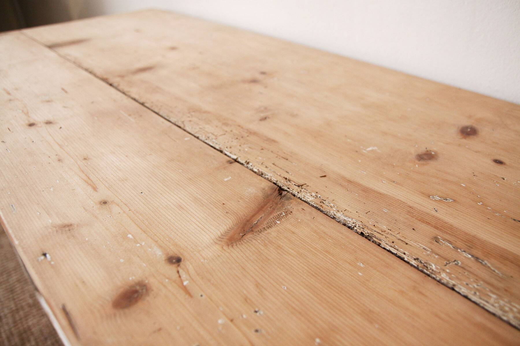 Shabby chic wooden console