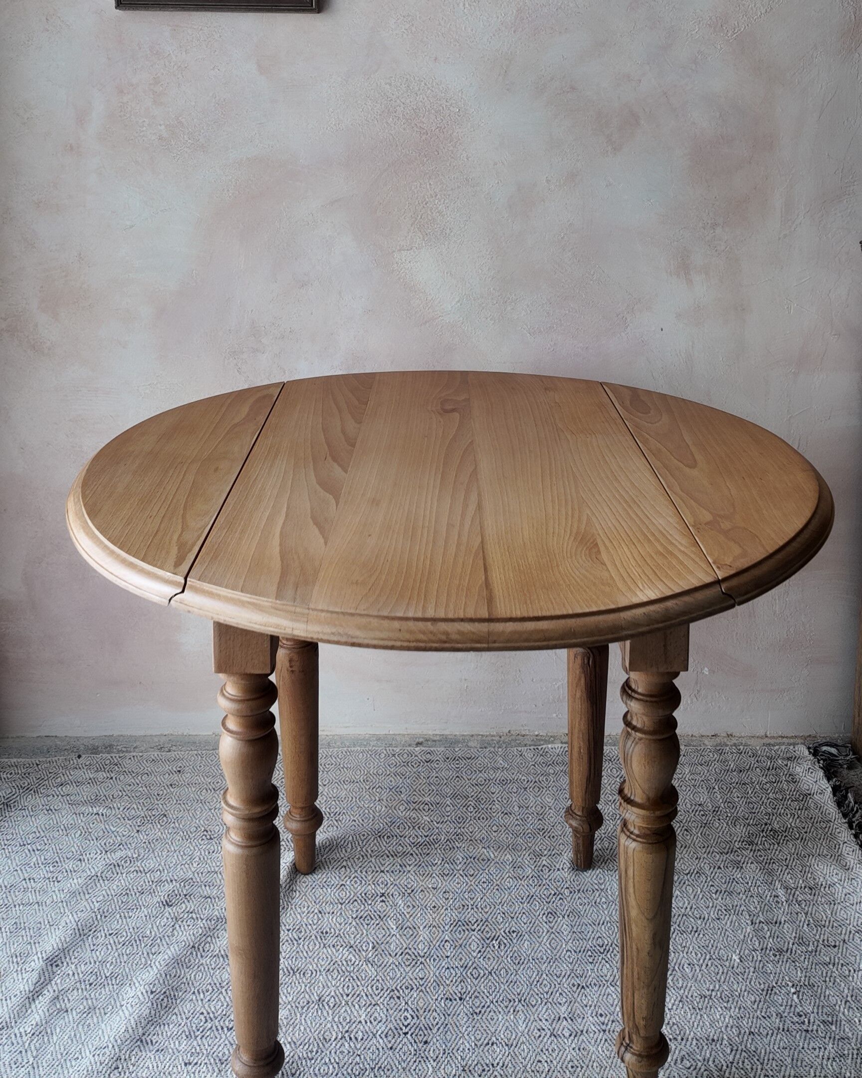 Small round beech drop-leaf table - soft country spirit