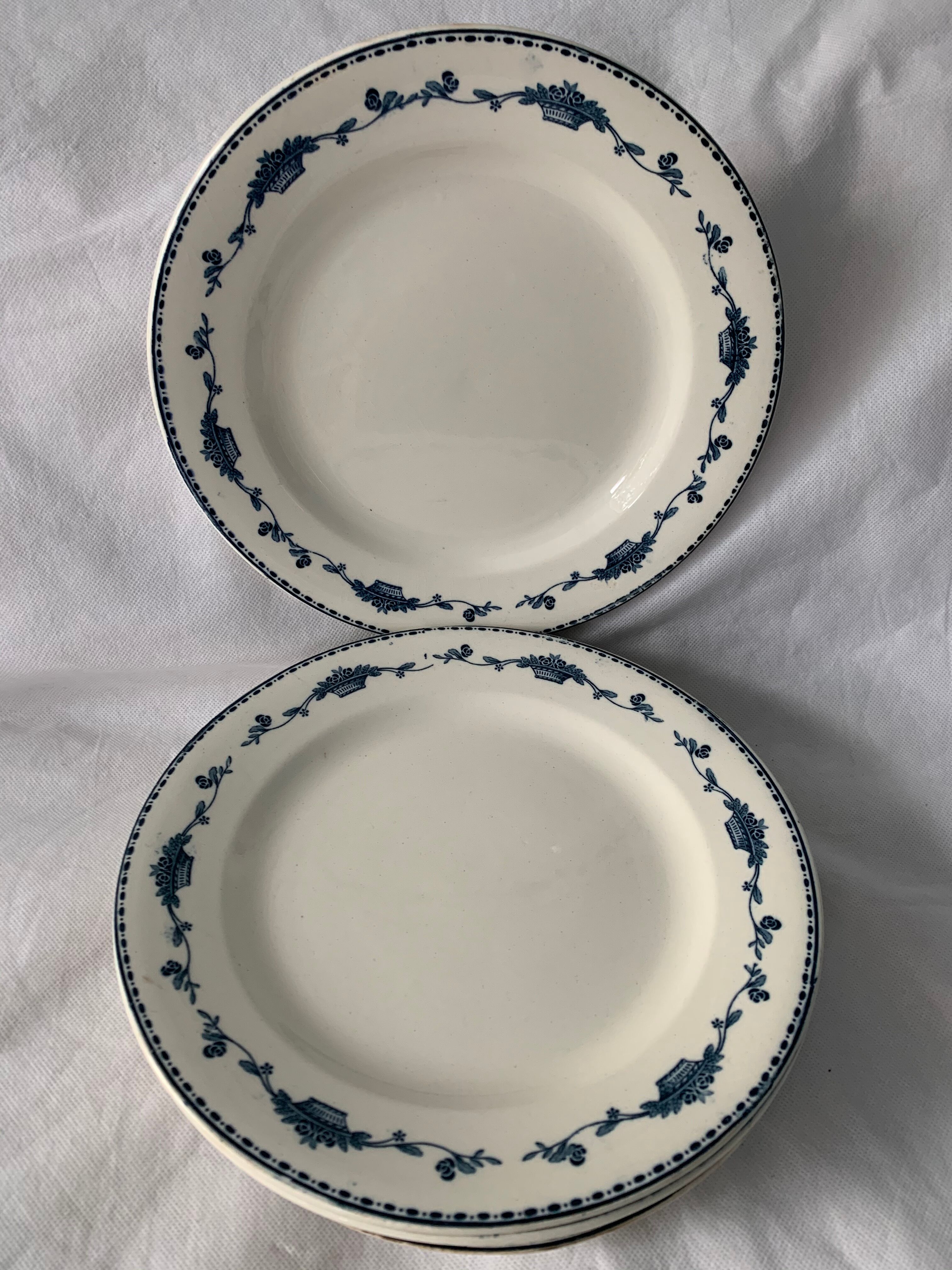 Lot of 8 flat plates and 8 hollow plates in ancient blue salins earthenware