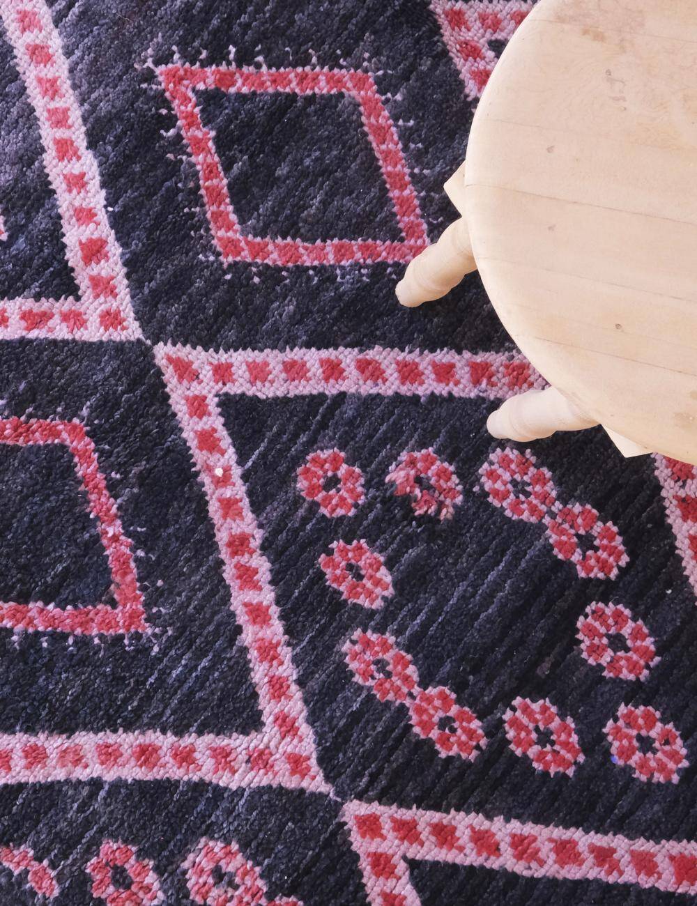 Vintage Black Collectible Rug - 346 x 200 cm