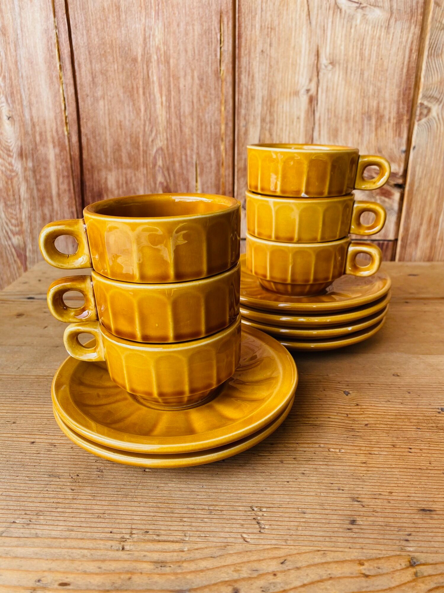 Set of 6 cups and under cups of vintage bistro coffee.