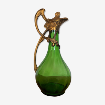 Blown glass carafe needle